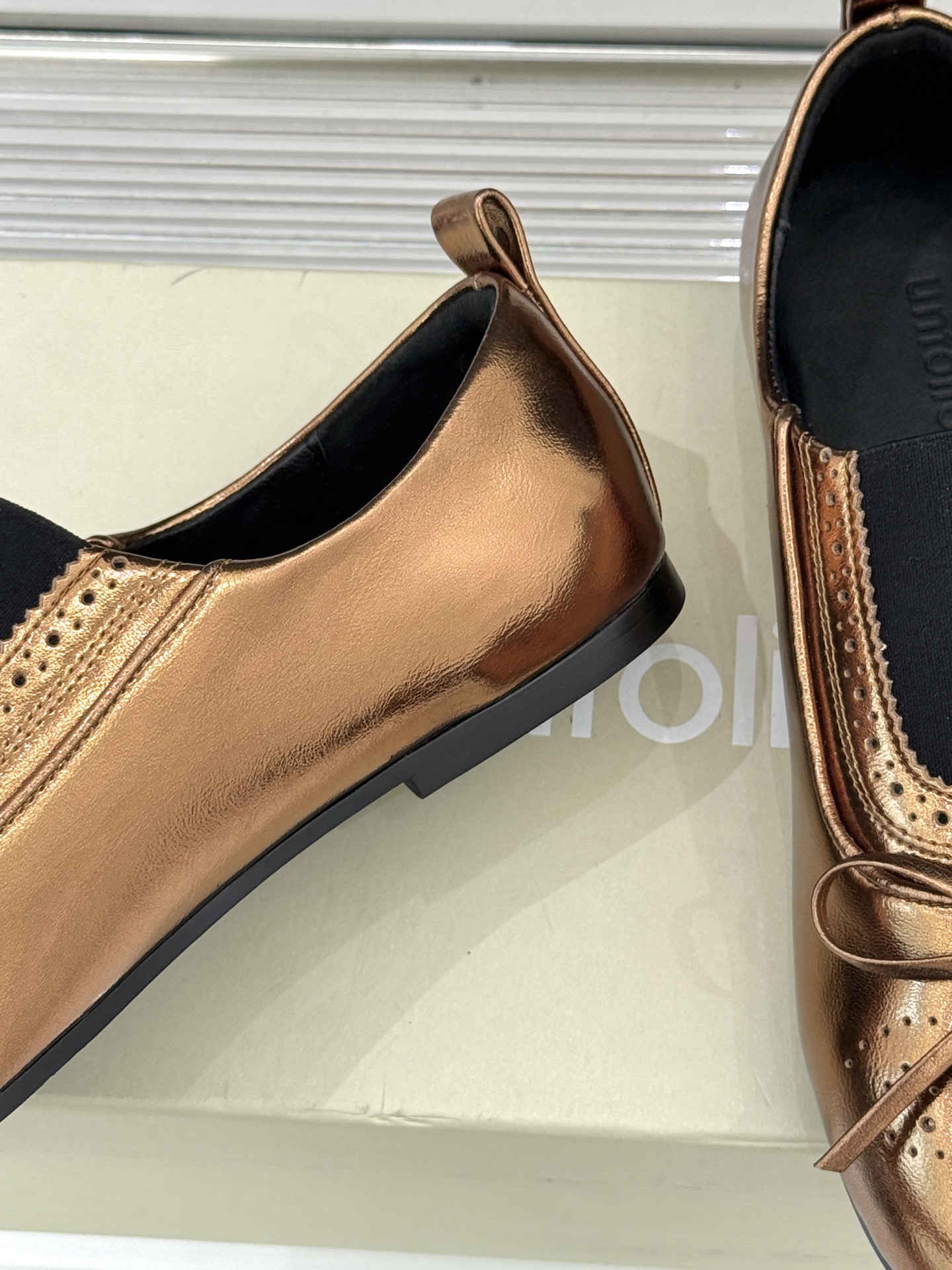 Unfolio 26WF新品复古雕花蝴蝶结单鞋Unfolio新款复古单鞋以时光为灵感演绎法式优雅与英伦浪