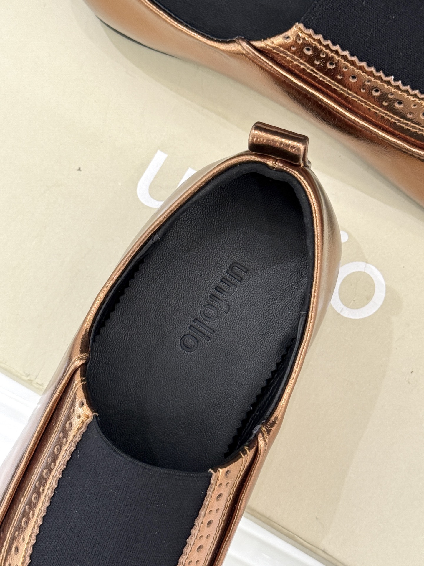 Unfolio 26WF新品复古雕花蝴蝶结单鞋Unfolio新款复古单鞋以时光为灵感演绎法式优雅与英伦浪