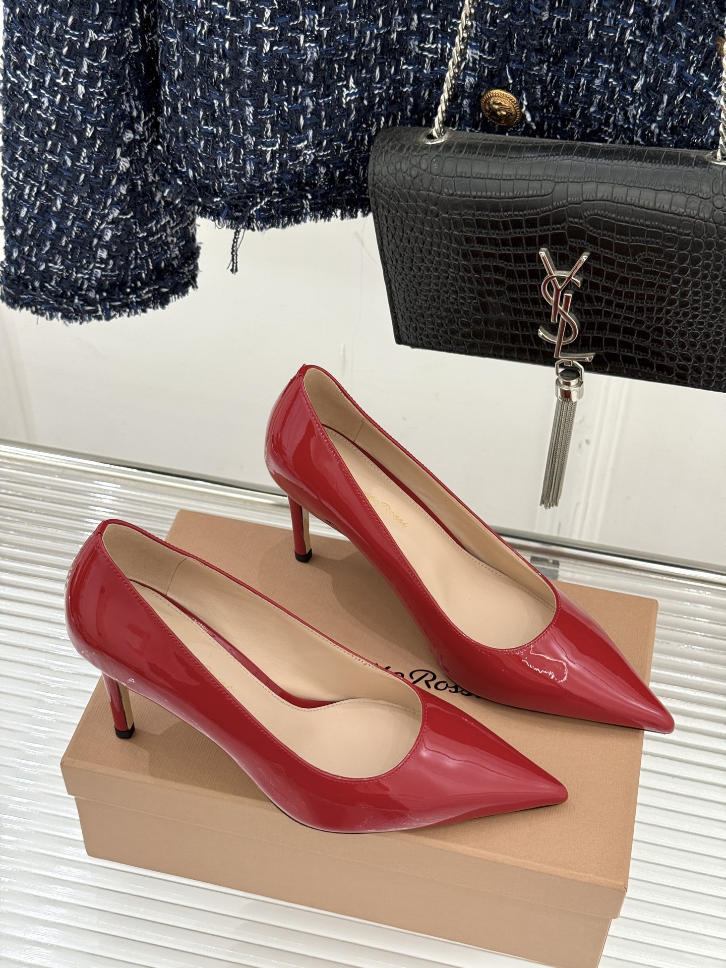 Gianvito Rossi经典极简尖头高跟鞋单鞋以「删繁就简」的意式匠心将高奢质感藏于利落线条让每一步