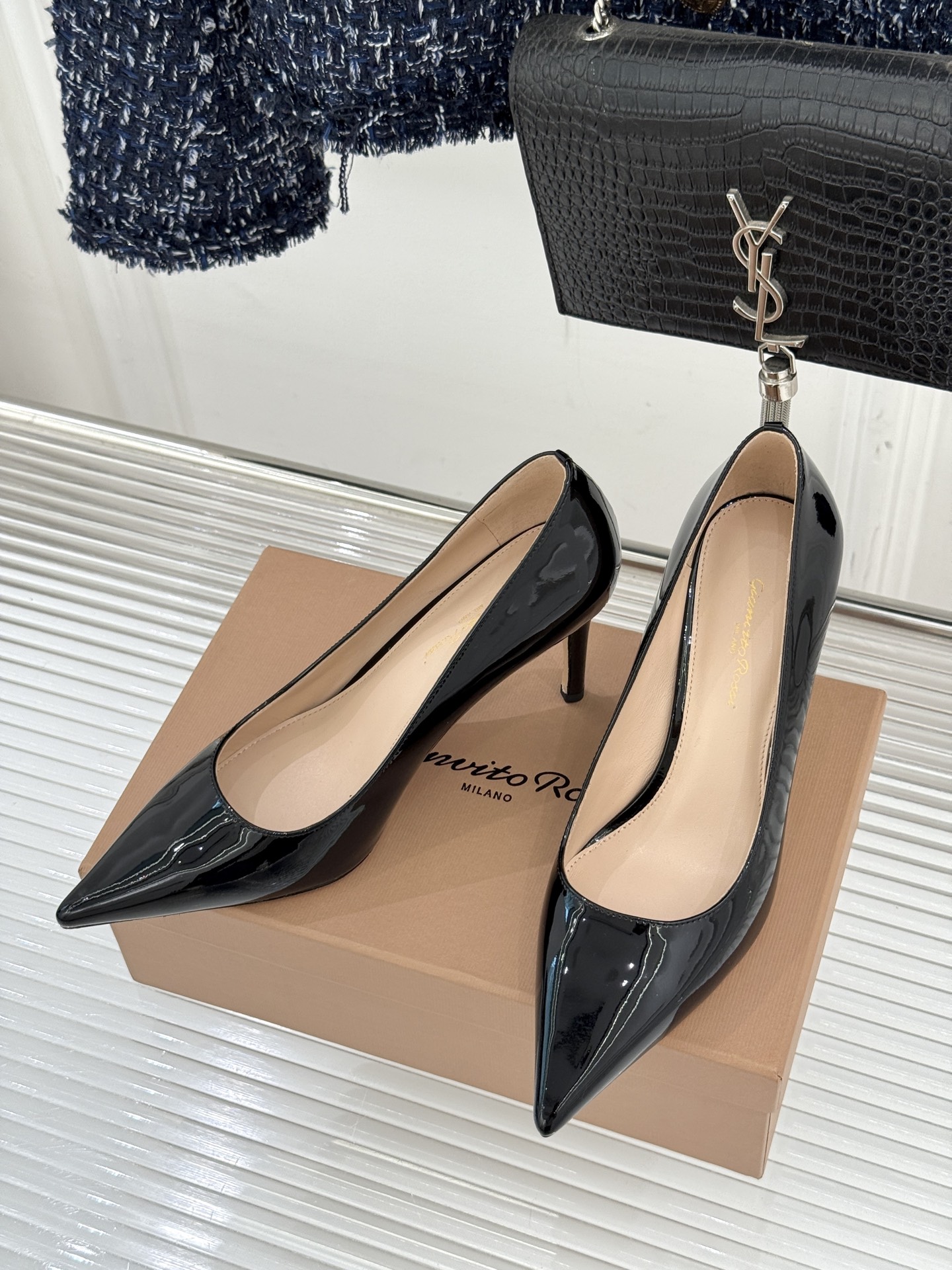 Gianvito Rossi经典极简尖头高跟鞋单鞋以「删繁就简」的意式匠心将高奢质感藏于利落线条让每一步