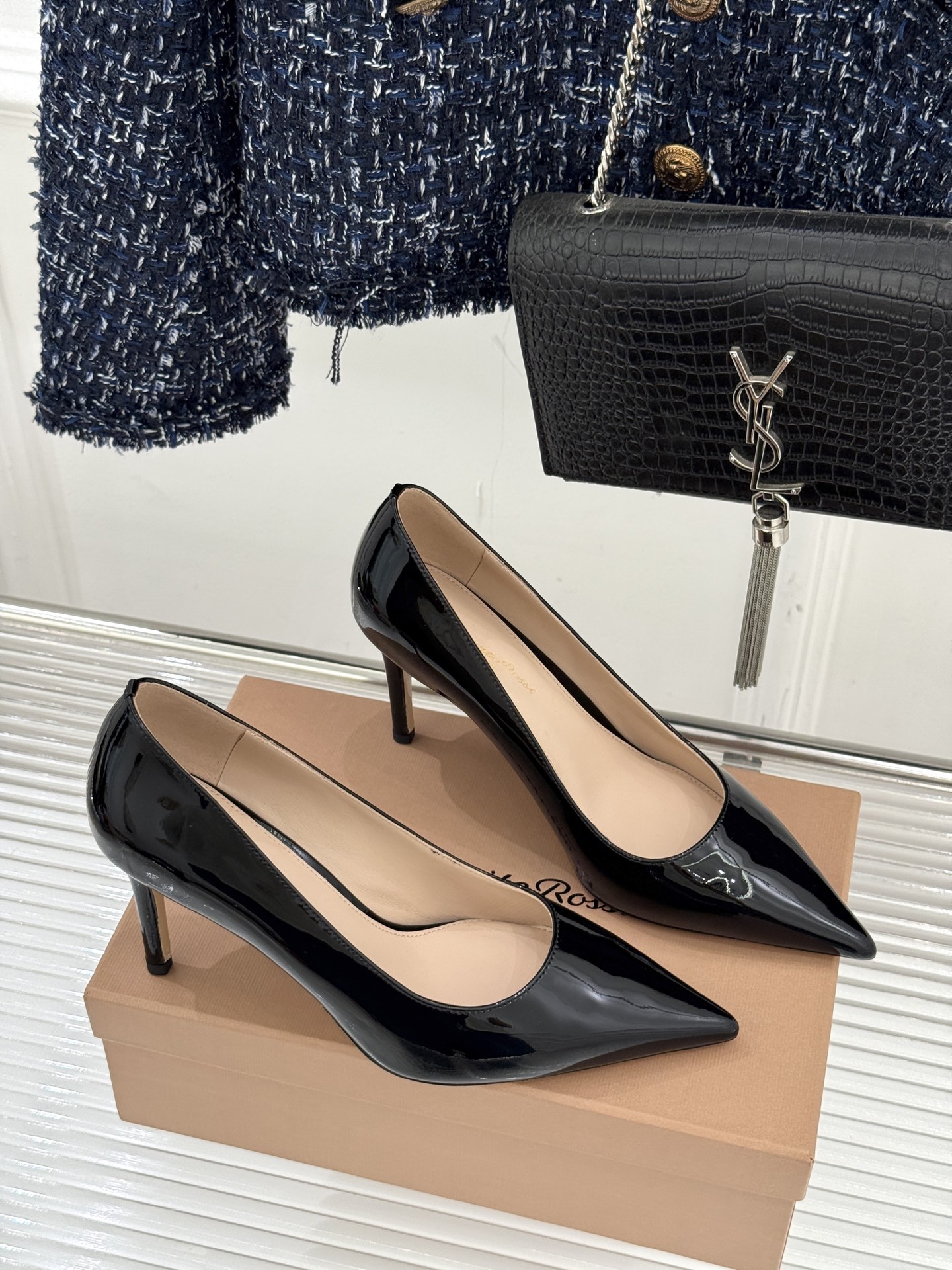 Gianvito Rossi经典极简尖头高跟鞋单鞋以「删繁就简」的意式匠心将高奢质感藏于利落线条让每一步