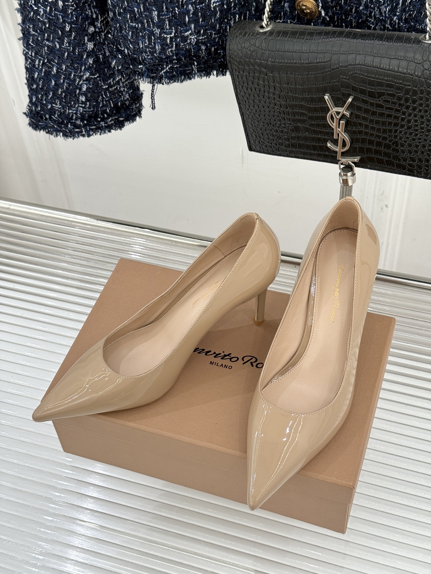 Gianvito Rossi经典极简尖头高跟鞋单鞋以「删繁就简」的意式匠心将高奢质感藏于利落线条让每一步