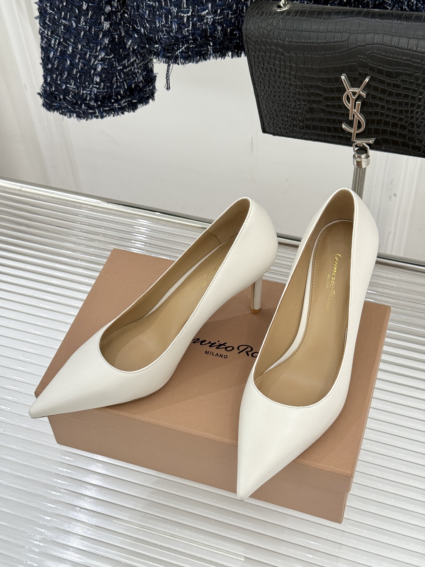 Gianvito Rossi经典极简尖头高跟鞋单鞋以「删繁就简」的意式匠心将高奢质感藏于利落线条让每一步