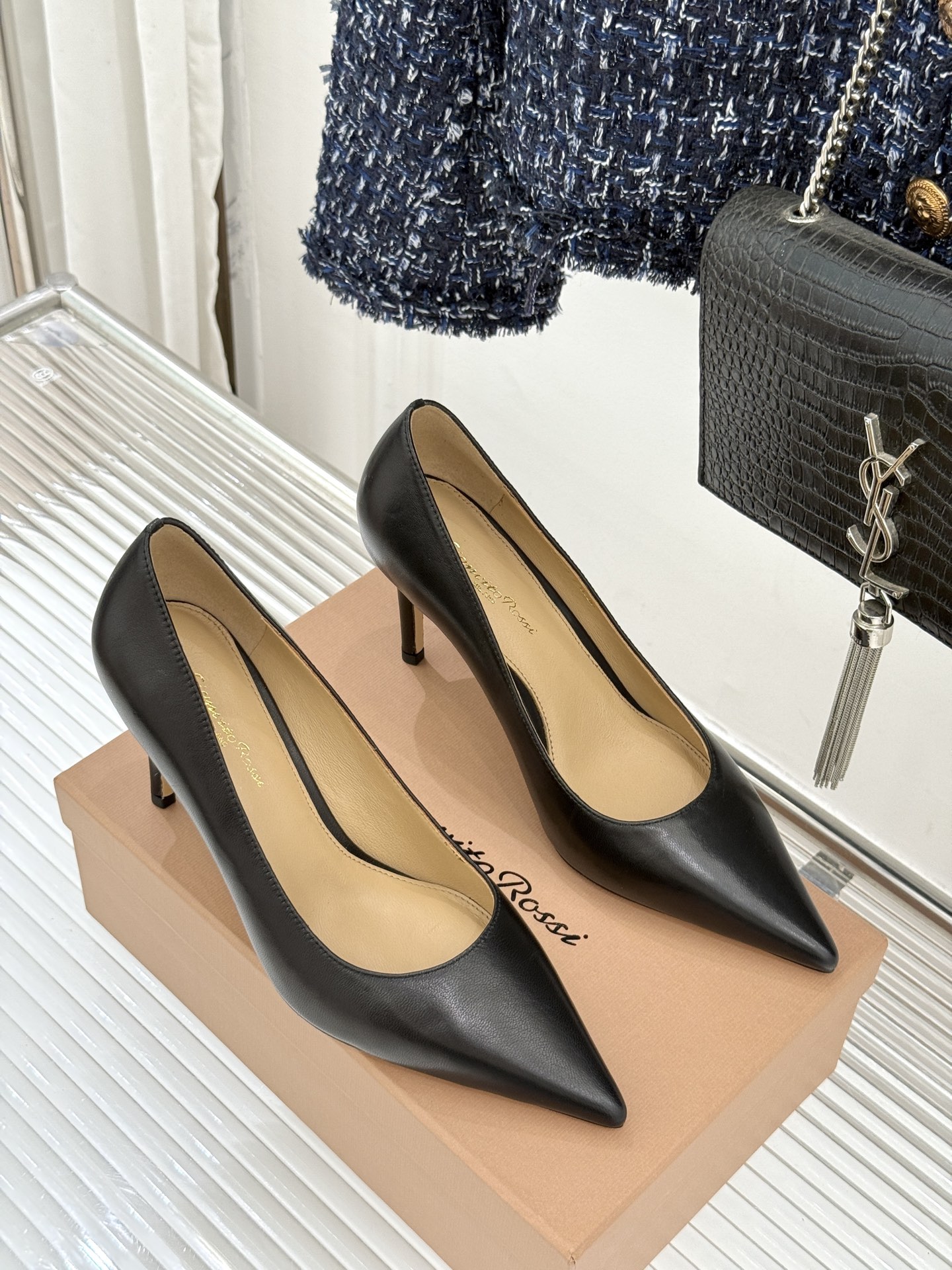 Gianvito Rossi经典极简尖头高跟鞋单鞋以「删繁就简」的意式匠心将高奢质感藏于利落线条让每一步