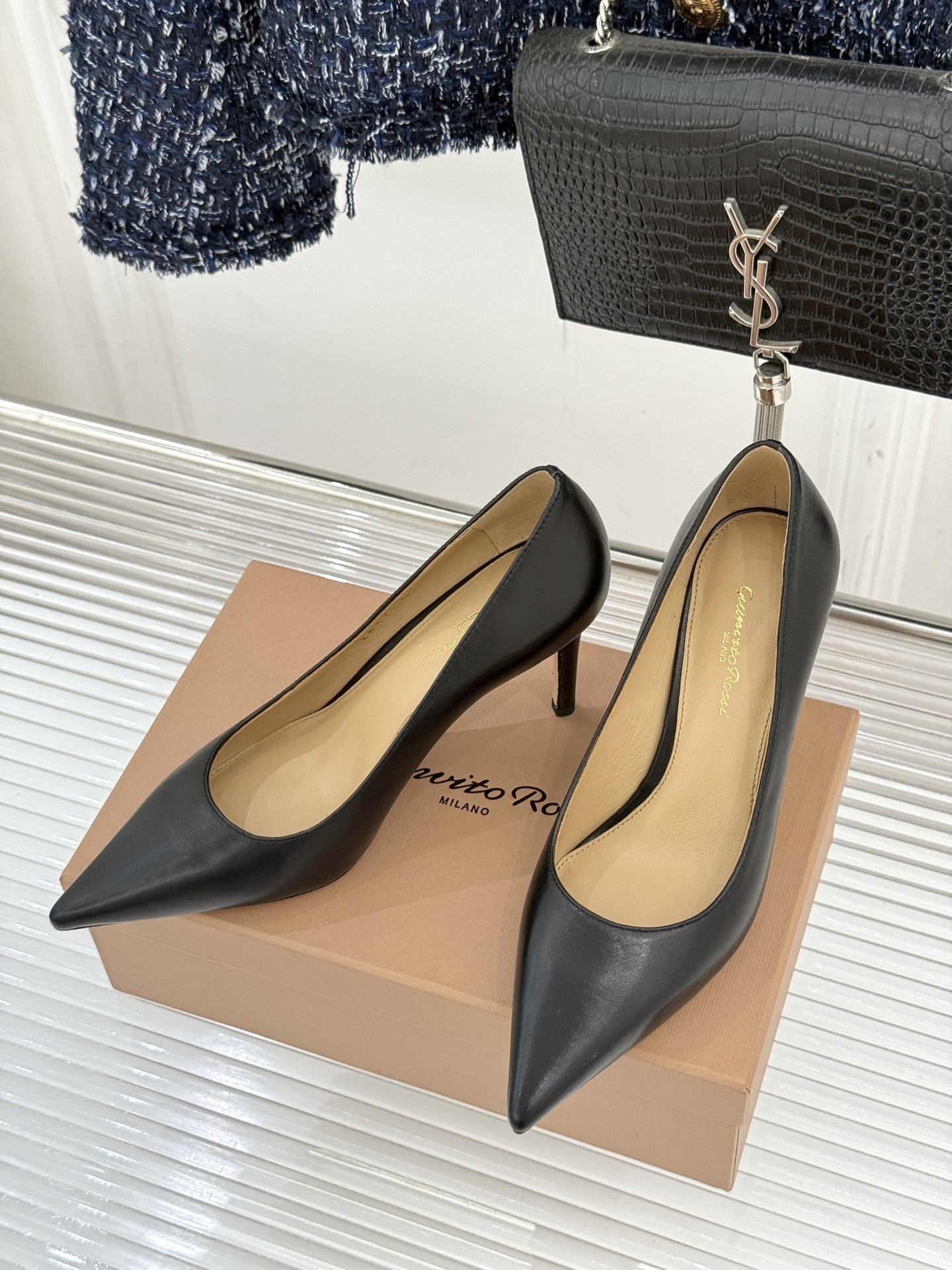 Gianvito Rossi经典极简尖头高跟鞋单鞋以「删繁就简」的意式匠心将高奢质感藏于利落线条让每一步