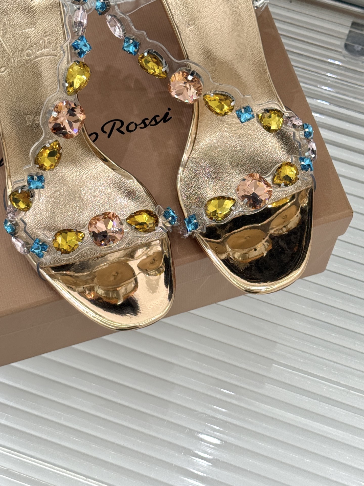 ChristinLouboutin/CL26WF早春新品彩色水钻宝石胶片红底鞋高跟凉鞋CL标志性红底鞋再