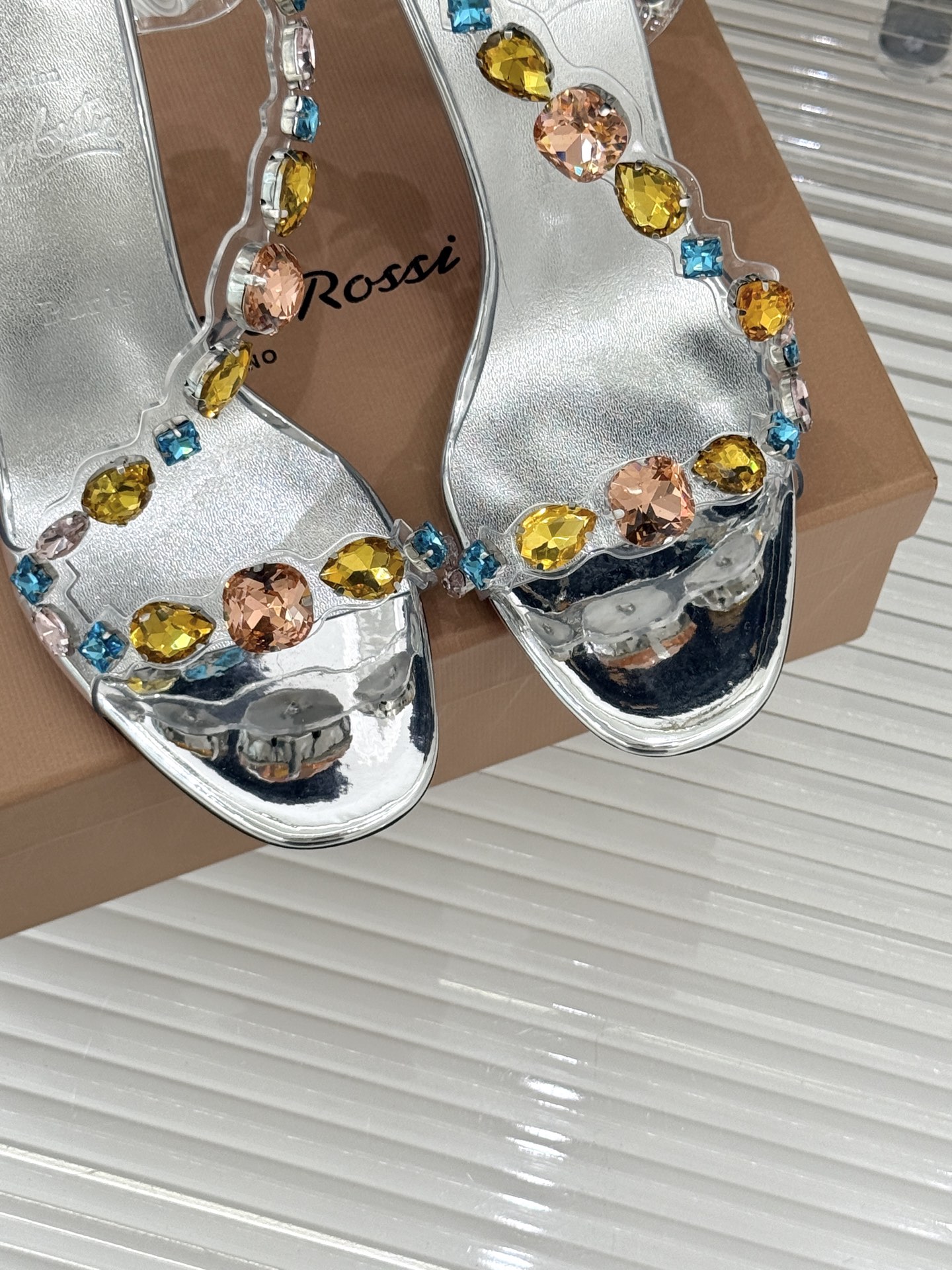 ChristinLouboutin/CL26WF早春新品彩色水钻宝石胶片红底鞋高跟凉鞋CL标志性红底鞋再