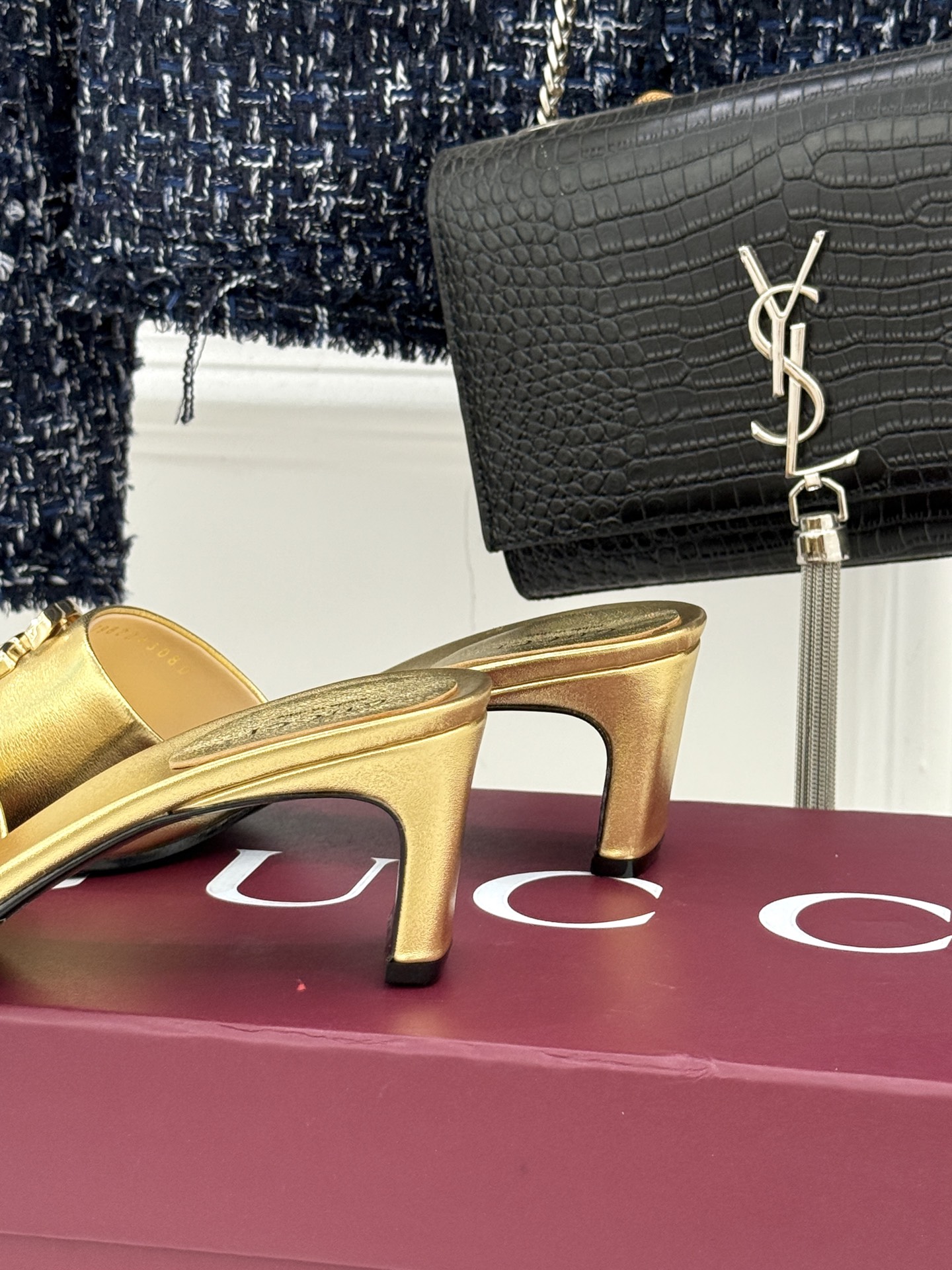 Gucci/古驰经典一字带双G金属扣粗跟拖鞋经典双G金属扣搭配简约一字带设计是鞋履的灵魂高光 简约却自带