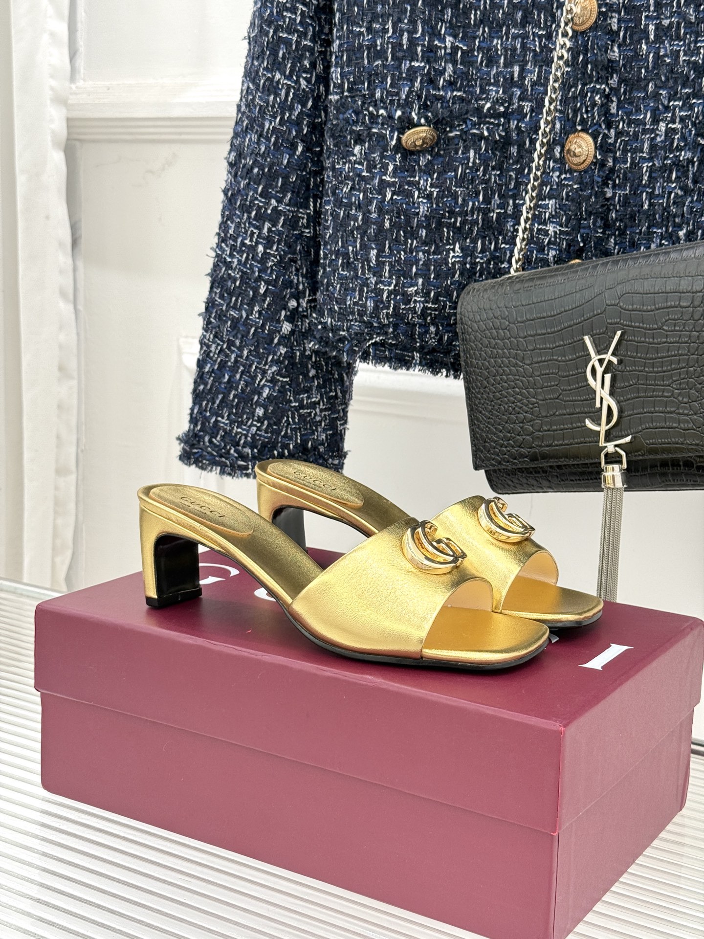 Gucci/古驰经典一字带双G金属扣粗跟拖鞋经典双G金属扣搭配简约一字带设计是鞋履的灵魂高光 简约却自带