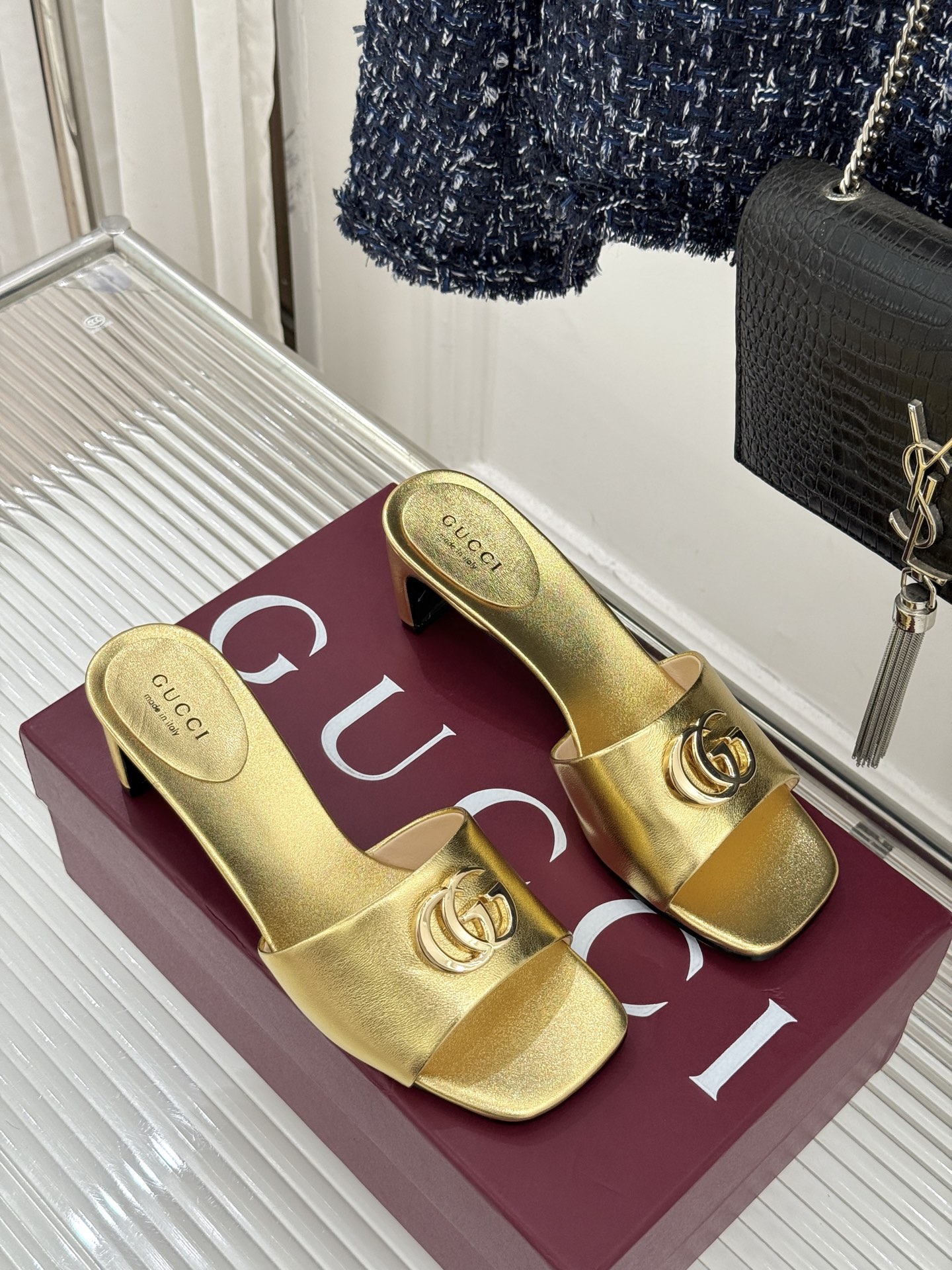 Gucci/古驰经典一字带双G金属扣粗跟拖鞋经典双G金属扣搭配简约一字带设计是鞋履的灵魂高光 简约却自带