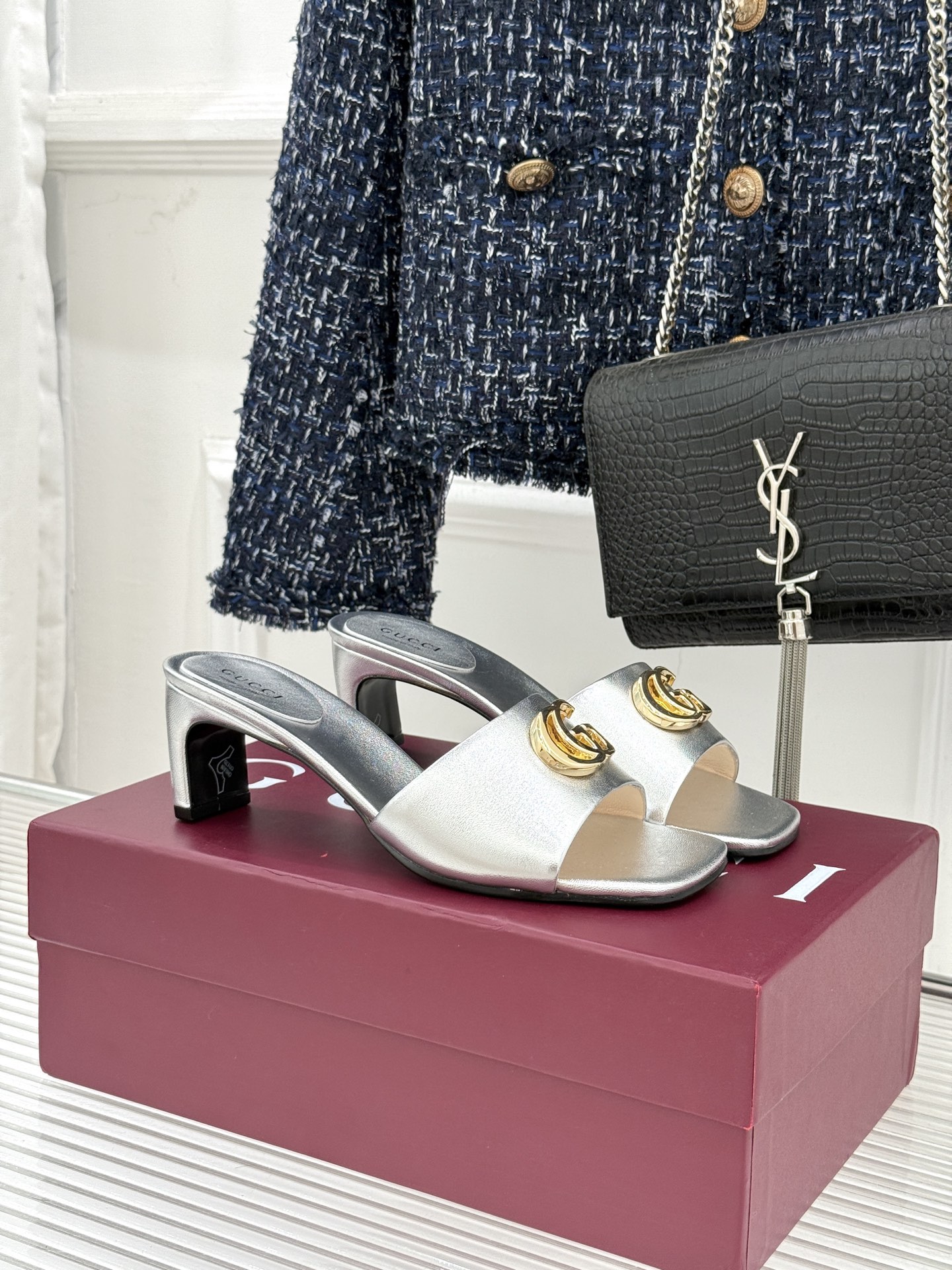 Gucci/古驰经典一字带双G金属扣粗跟拖鞋经典双G金属扣搭配简约一字带设计是鞋履的灵魂高光 简约却自带