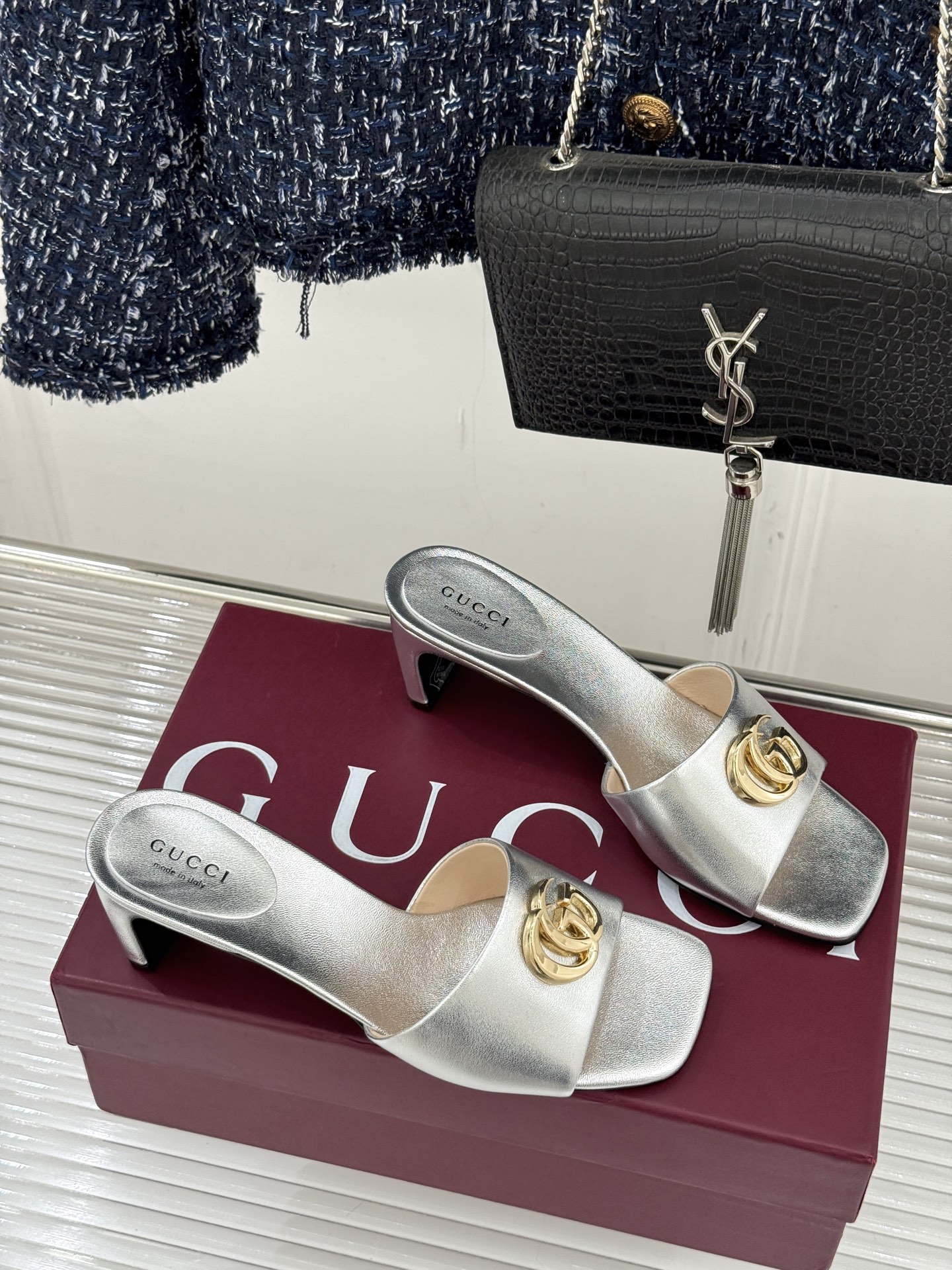 Gucci/古驰经典一字带双G金属扣粗跟拖鞋经典双G金属扣搭配简约一字带设计是鞋履的灵魂高光 简约却自带