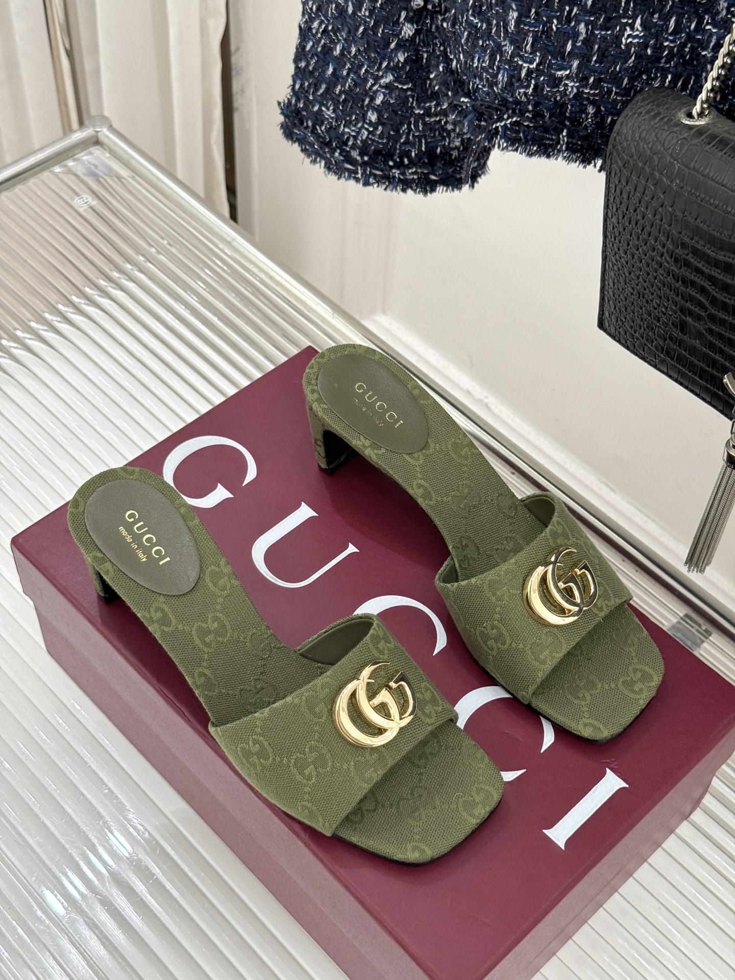 Gucci/古驰经典一字带双G金属扣粗跟拖鞋经典双G金属扣搭配简约一字带设计是鞋履的灵魂高光 简约却自带