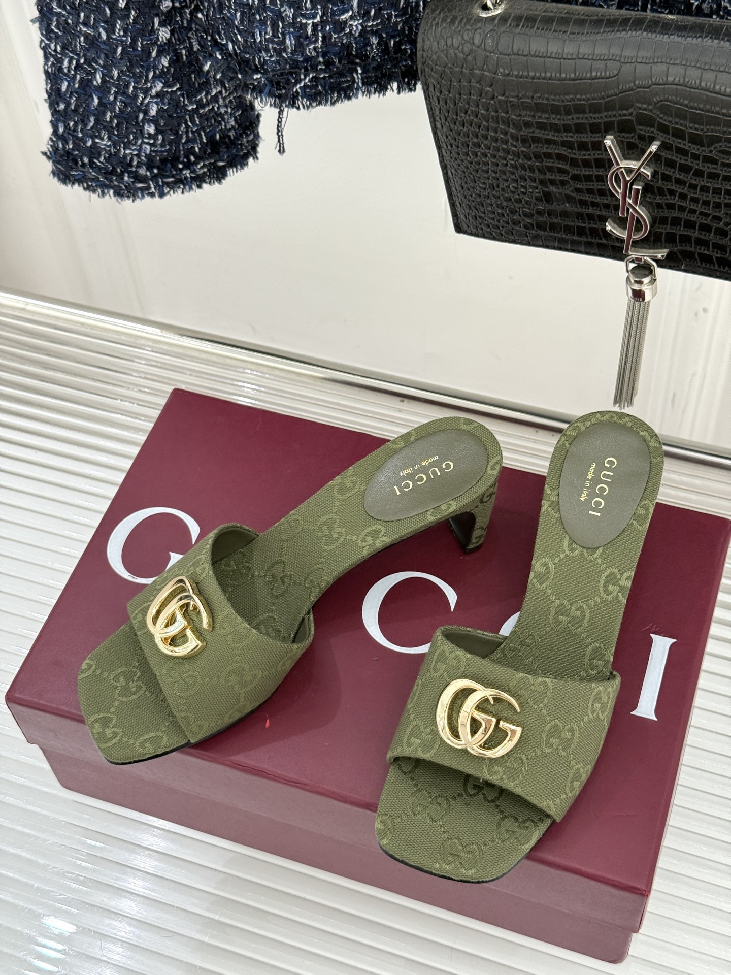 Gucci/古驰经典一字带双G金属扣粗跟拖鞋经典双G金属扣搭配简约一字带设计是鞋履的灵魂高光 简约却自带