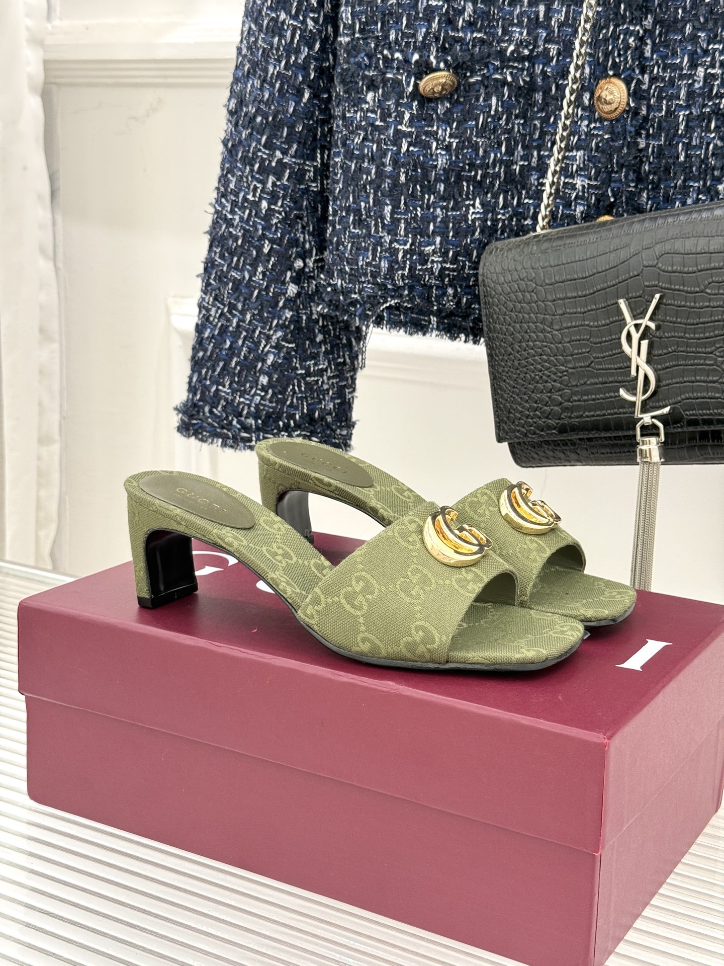 Gucci/古驰经典一字带双G金属扣粗跟拖鞋经典双G金属扣搭配简约一字带设计是鞋履的灵魂高光 简约却自带