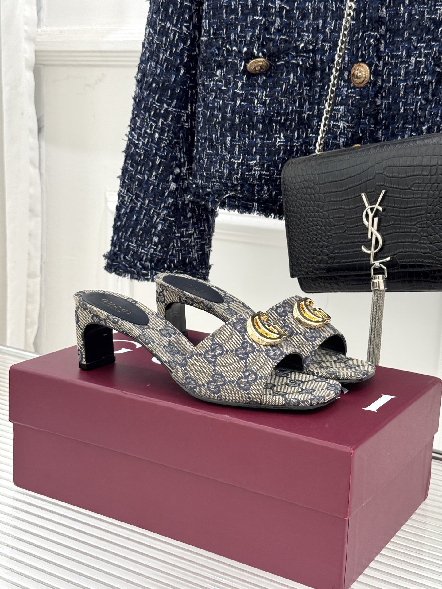 Gucci/古驰经典一字带双G金属扣粗跟拖鞋经典双G金属扣搭配简约一字带设计是鞋履的灵魂高光 简约却自带