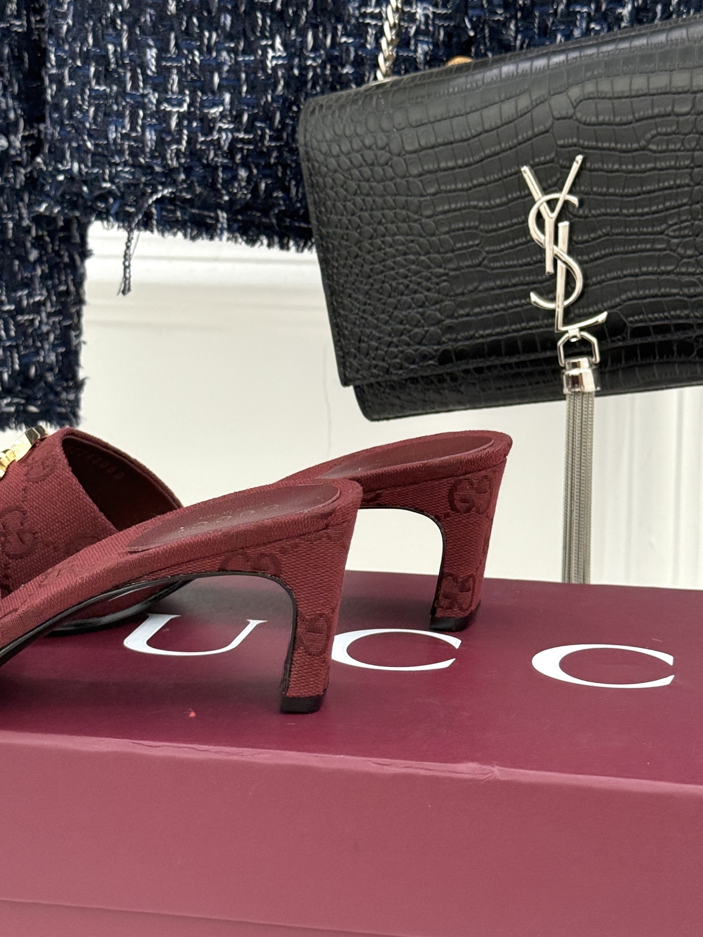 Gucci/古驰经典一字带双G金属扣粗跟拖鞋经典双G金属扣搭配简约一字带设计是鞋履的灵魂高光 简约却自带