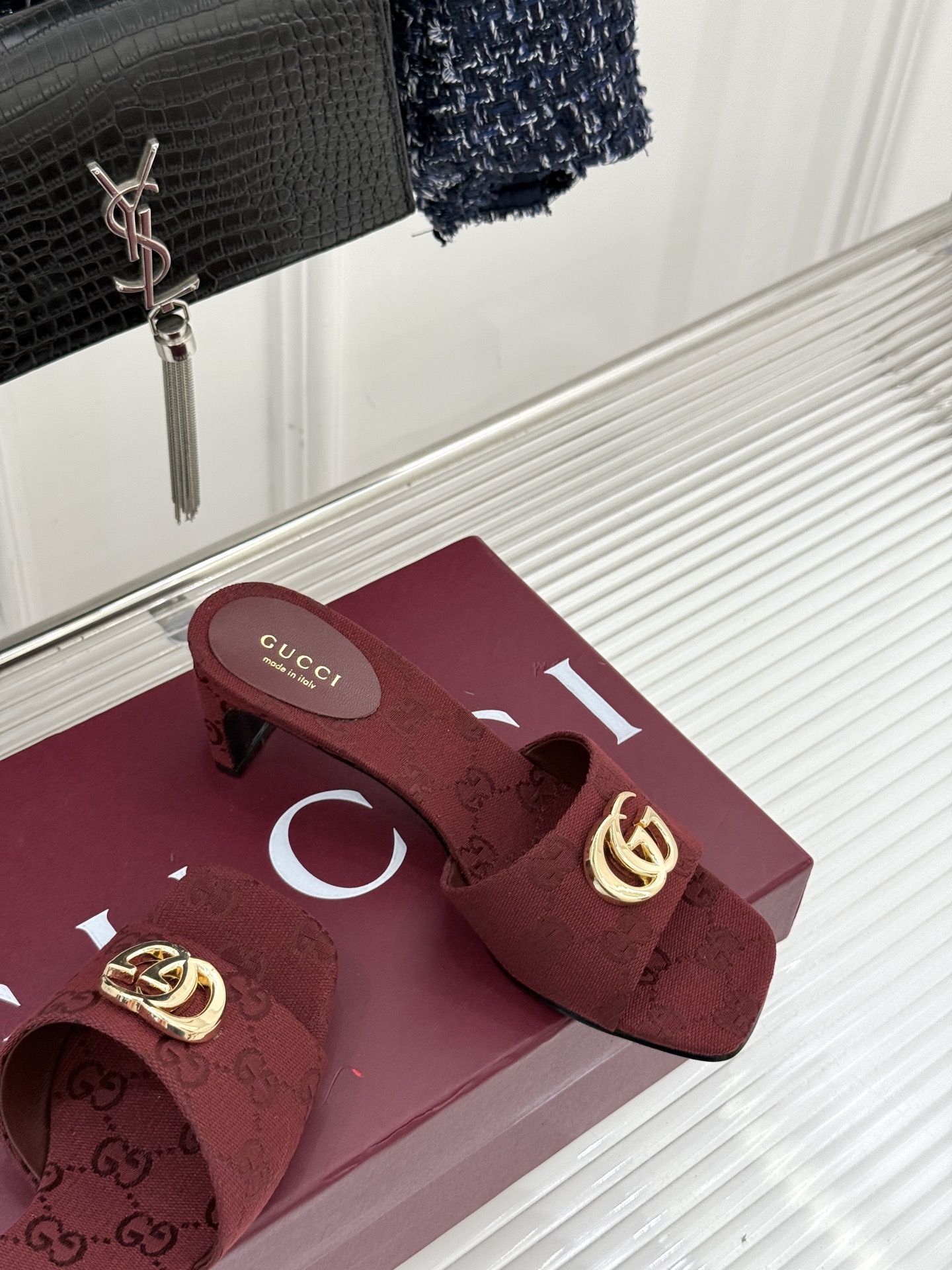 Gucci/古驰经典一字带双G金属扣粗跟拖鞋经典双G金属扣搭配简约一字带设计是鞋履的灵魂高光 简约却自带