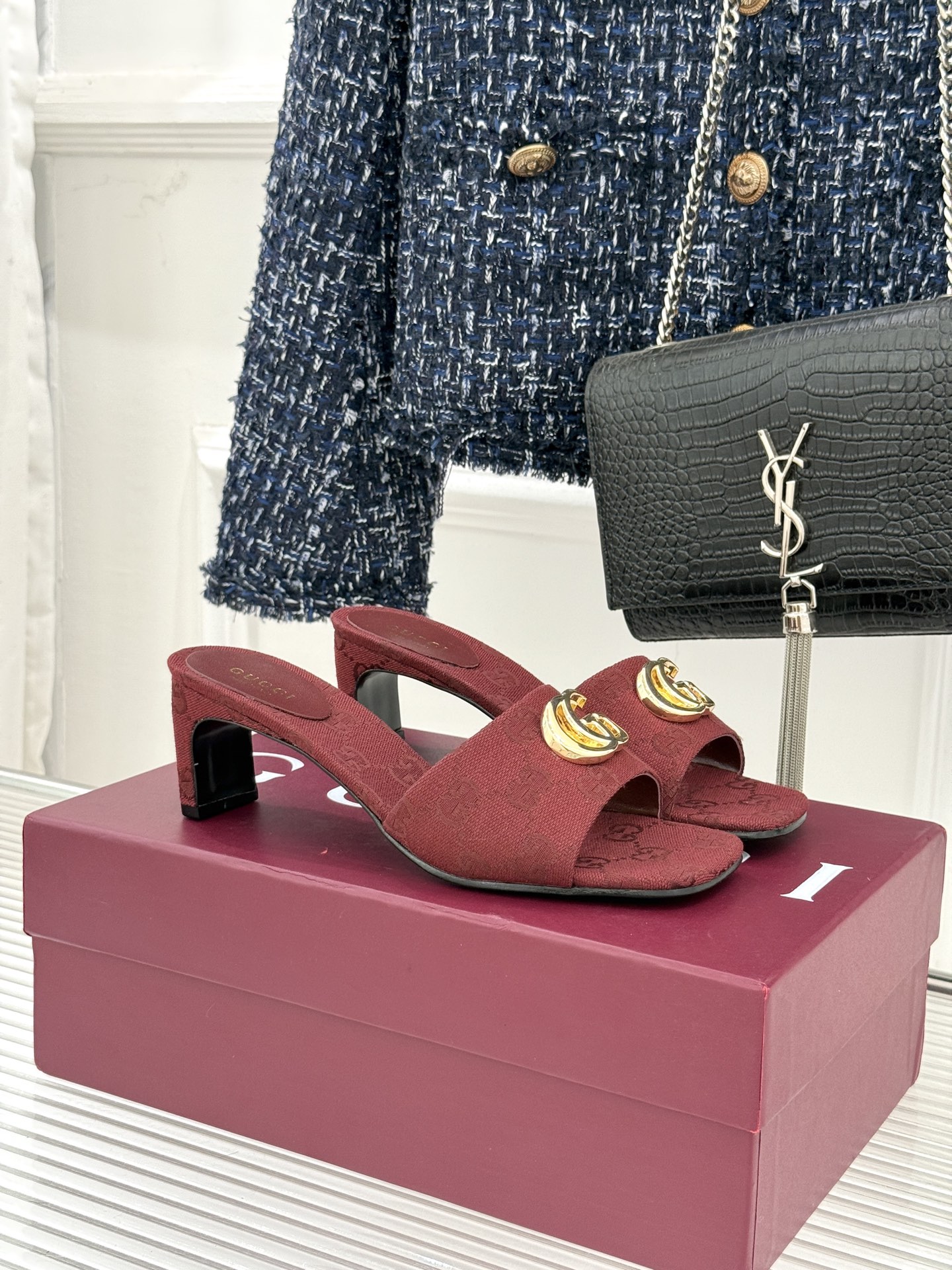 Gucci/古驰经典一字带双G金属扣粗跟拖鞋经典双G金属扣搭配简约一字带设计是鞋履的灵魂高光 简约却自带