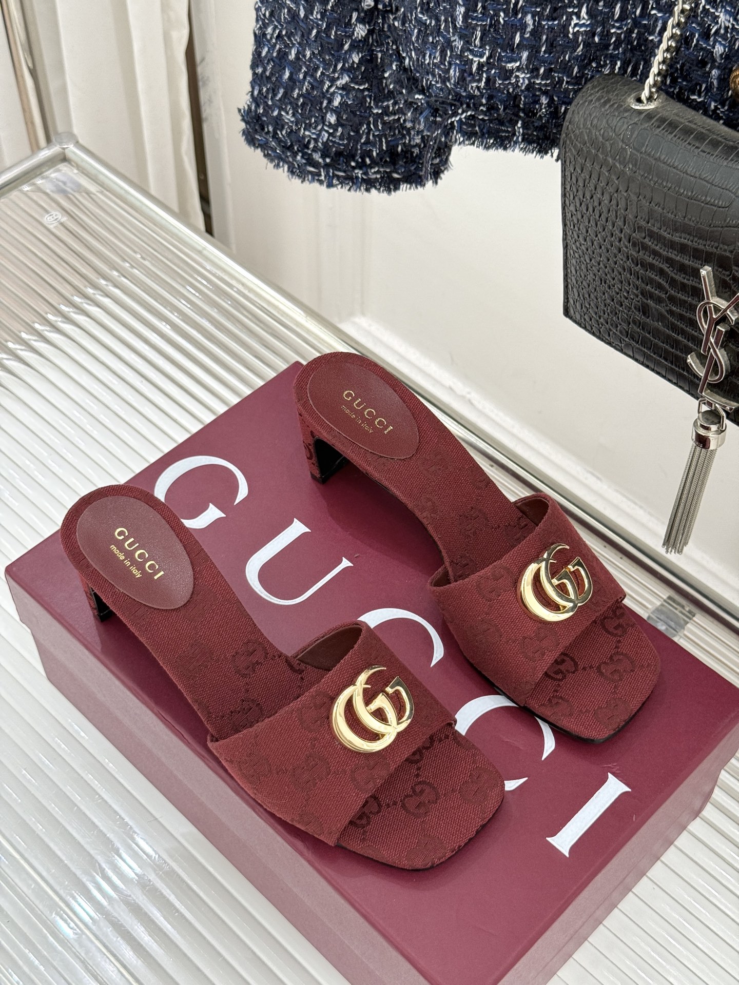 Gucci/古驰经典一字带双G金属扣粗跟拖鞋经典双G金属扣搭配简约一字带设计是鞋履的灵魂高光 简约却自带