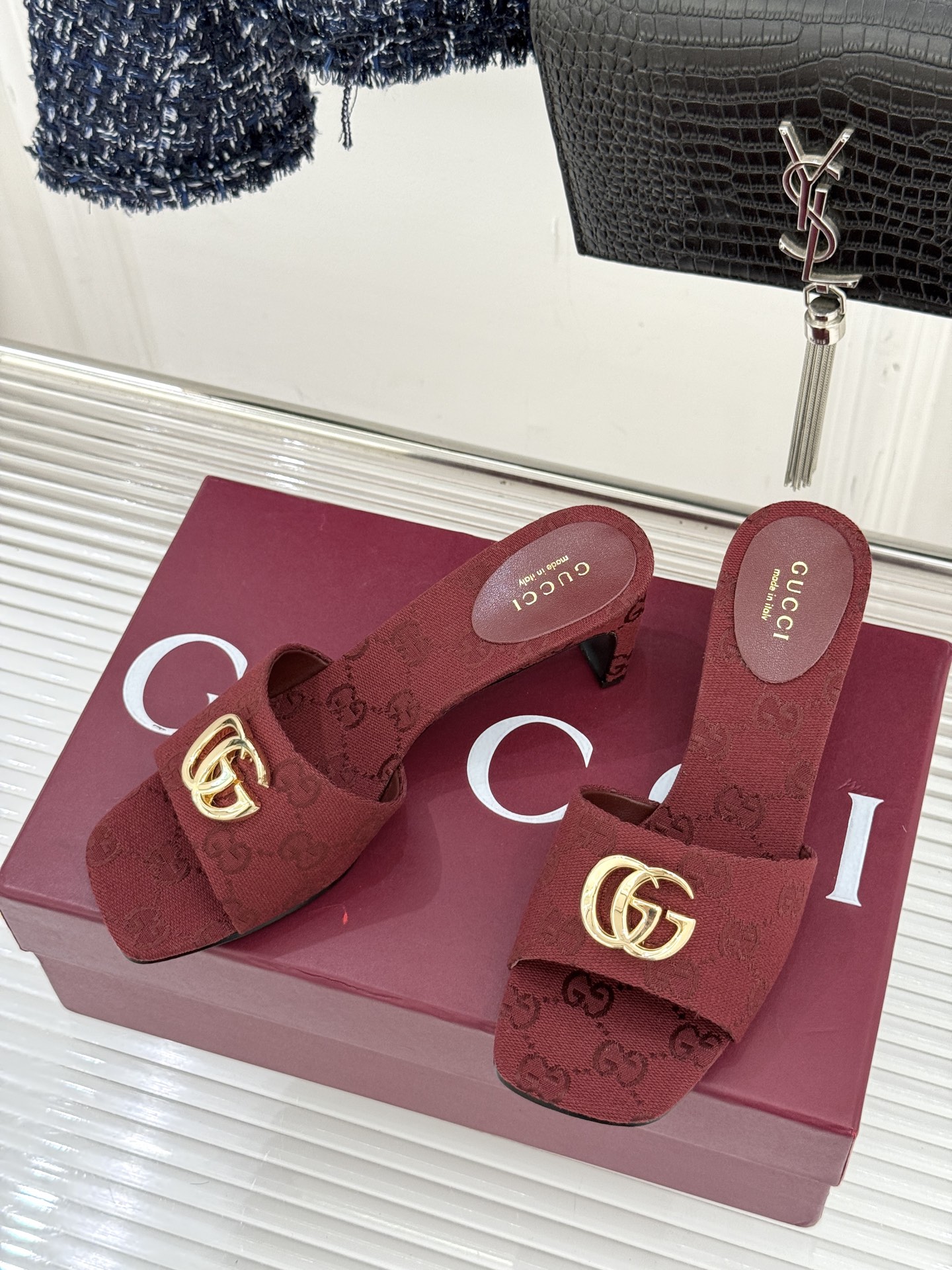 Gucci/古驰经典一字带双G金属扣粗跟拖鞋经典双G金属扣搭配简约一字带设计是鞋履的灵魂高光 简约却自带