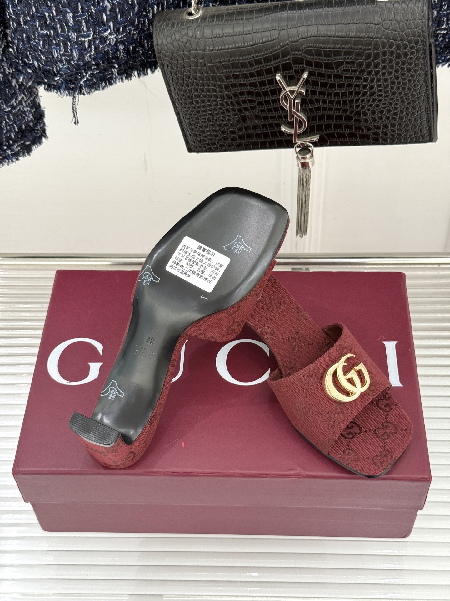 Gucci/古驰经典一字带双G金属扣粗跟拖鞋经典双G金属扣搭配简约一字带设计是鞋履的灵魂高光 简约却自带