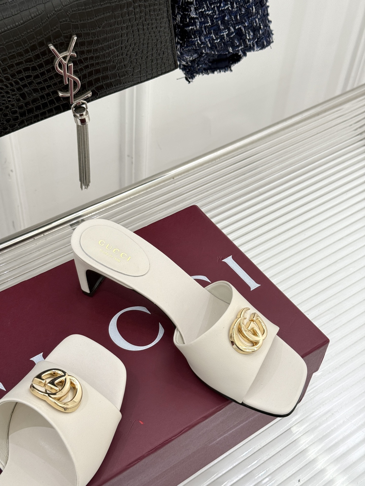 Gucci/古驰经典一字带双G金属扣粗跟拖鞋经典双G金属扣搭配简约一字带设计是鞋履的灵魂高光 简约却自带