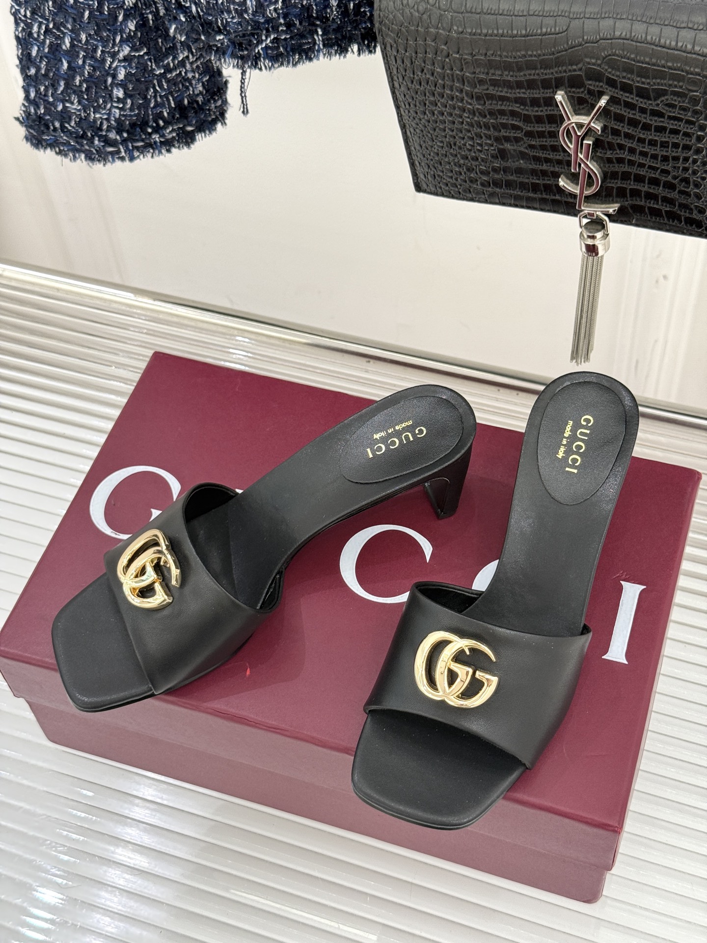 Gucci/古驰经典一字带双G金属扣粗跟拖鞋经典双G金属扣搭配简约一字带设计是鞋履的灵魂高光 简约却自带