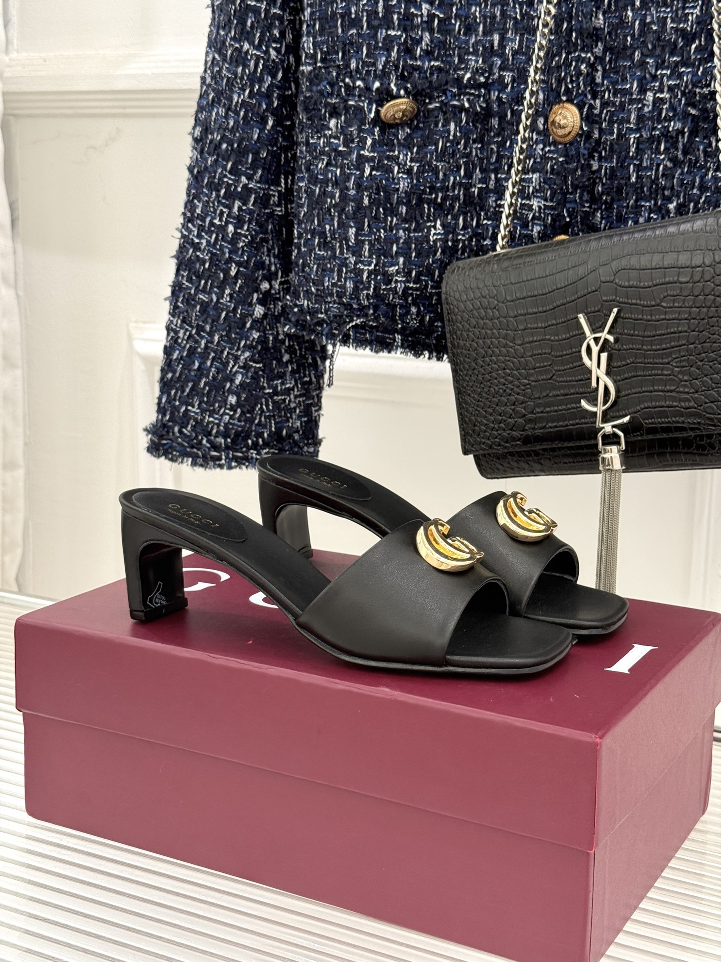 Gucci/古驰经典一字带双G金属扣粗跟拖鞋经典双G金属扣搭配简约一字带设计是鞋履的灵魂高光 简约却自带