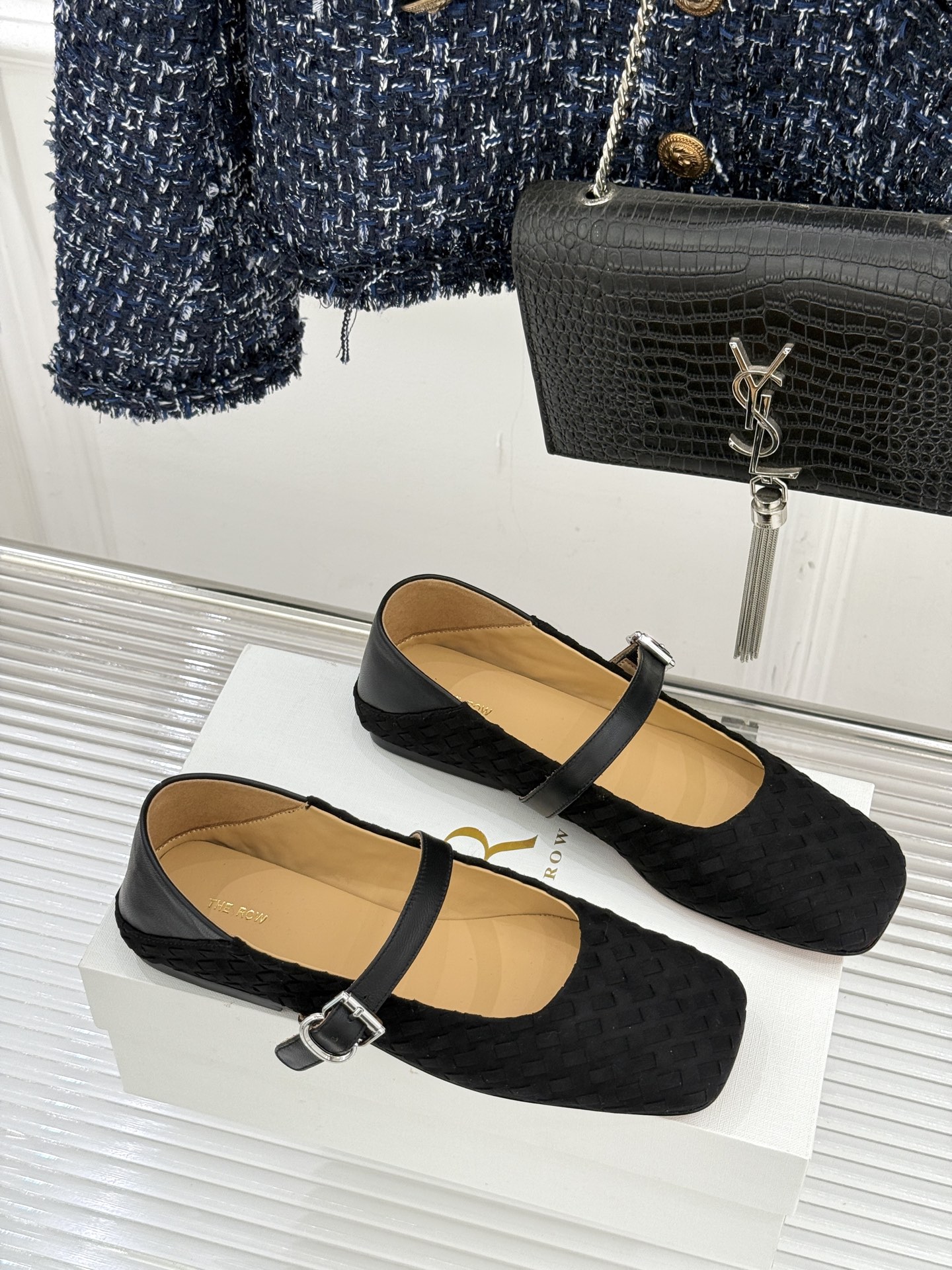 The Row 26WF新品复古编织大方头平底玛丽珍鞋承袭品牌极简美学设计以复古编织工艺重塑经典标志性大