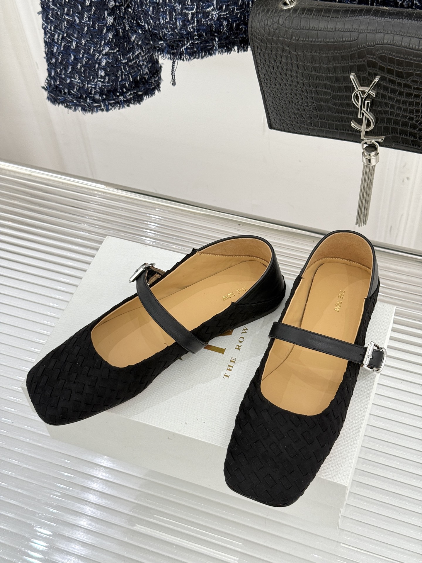 The Row 26WF新品复古编织大方头平底玛丽珍鞋承袭品牌极简美学设计以复古编织工艺重塑经典标志性大