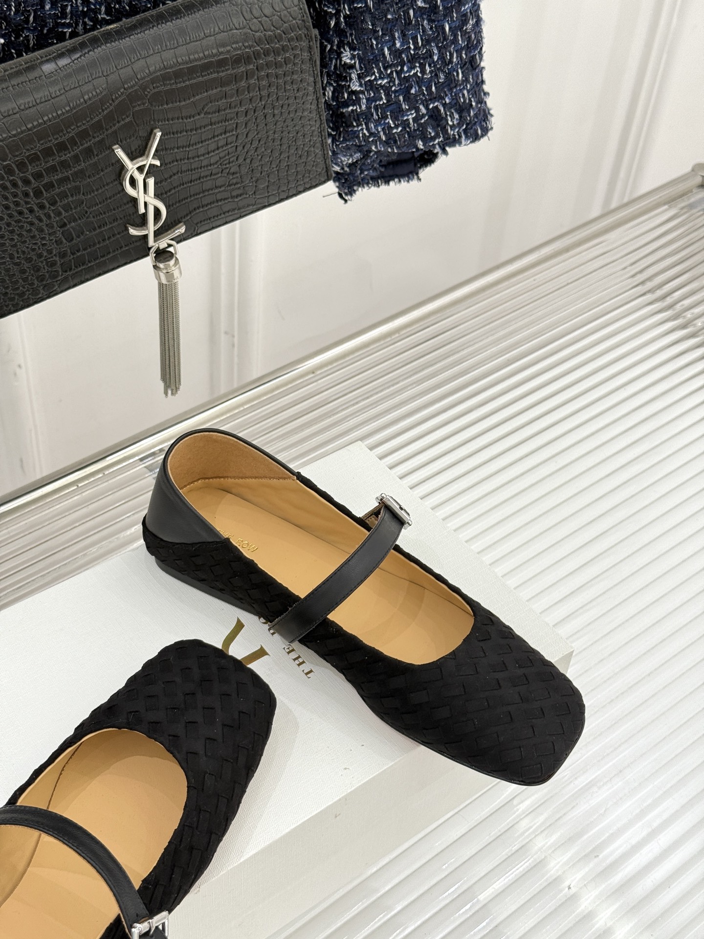 The Row 26WF新品复古编织大方头平底玛丽珍鞋承袭品牌极简美学设计以复古编织工艺重塑经典标志性大