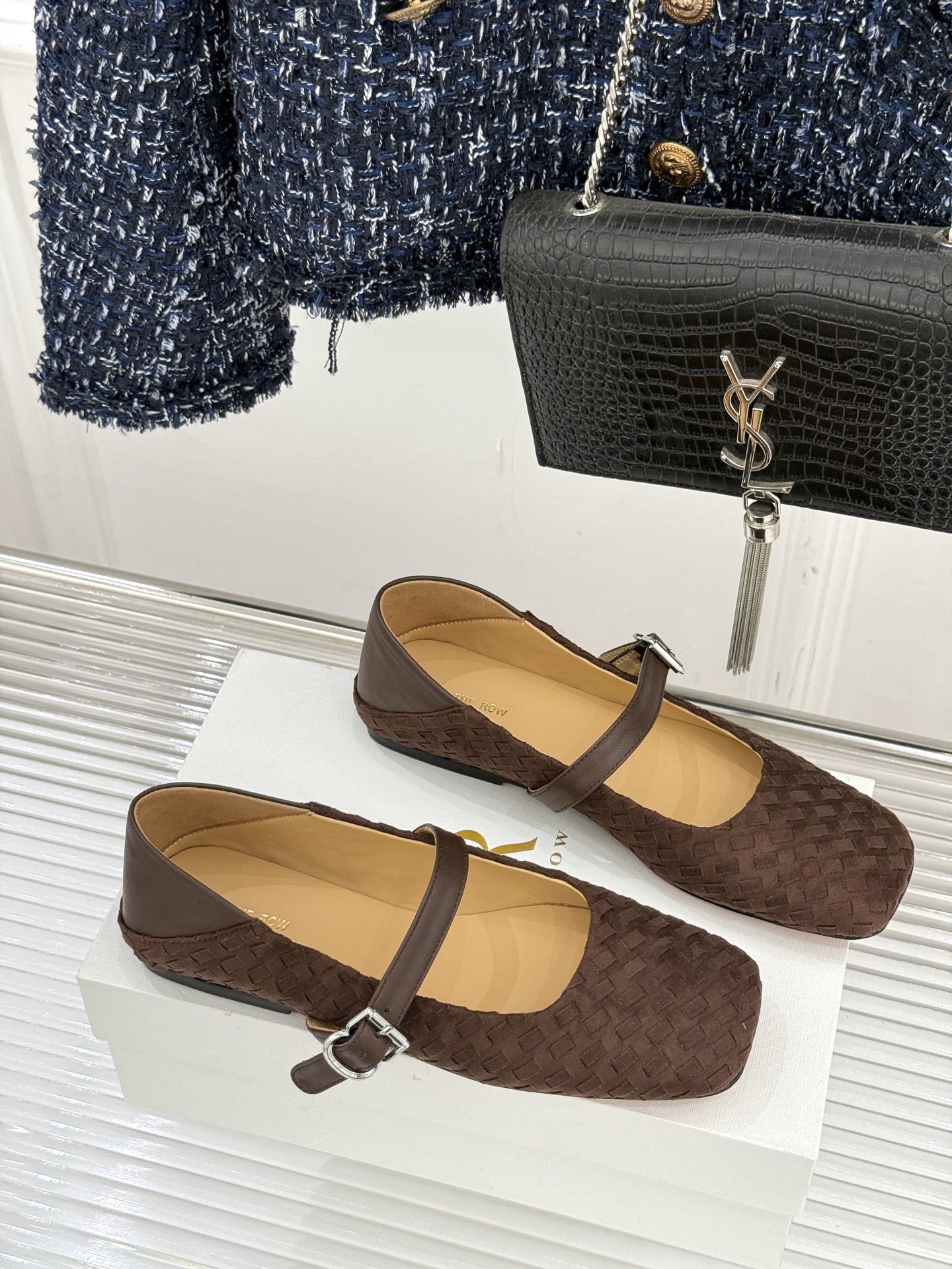 The Row 26WF新品复古编织大方头平底玛丽珍鞋承袭品牌极简美学设计以复古编织工艺重塑经典标志性大