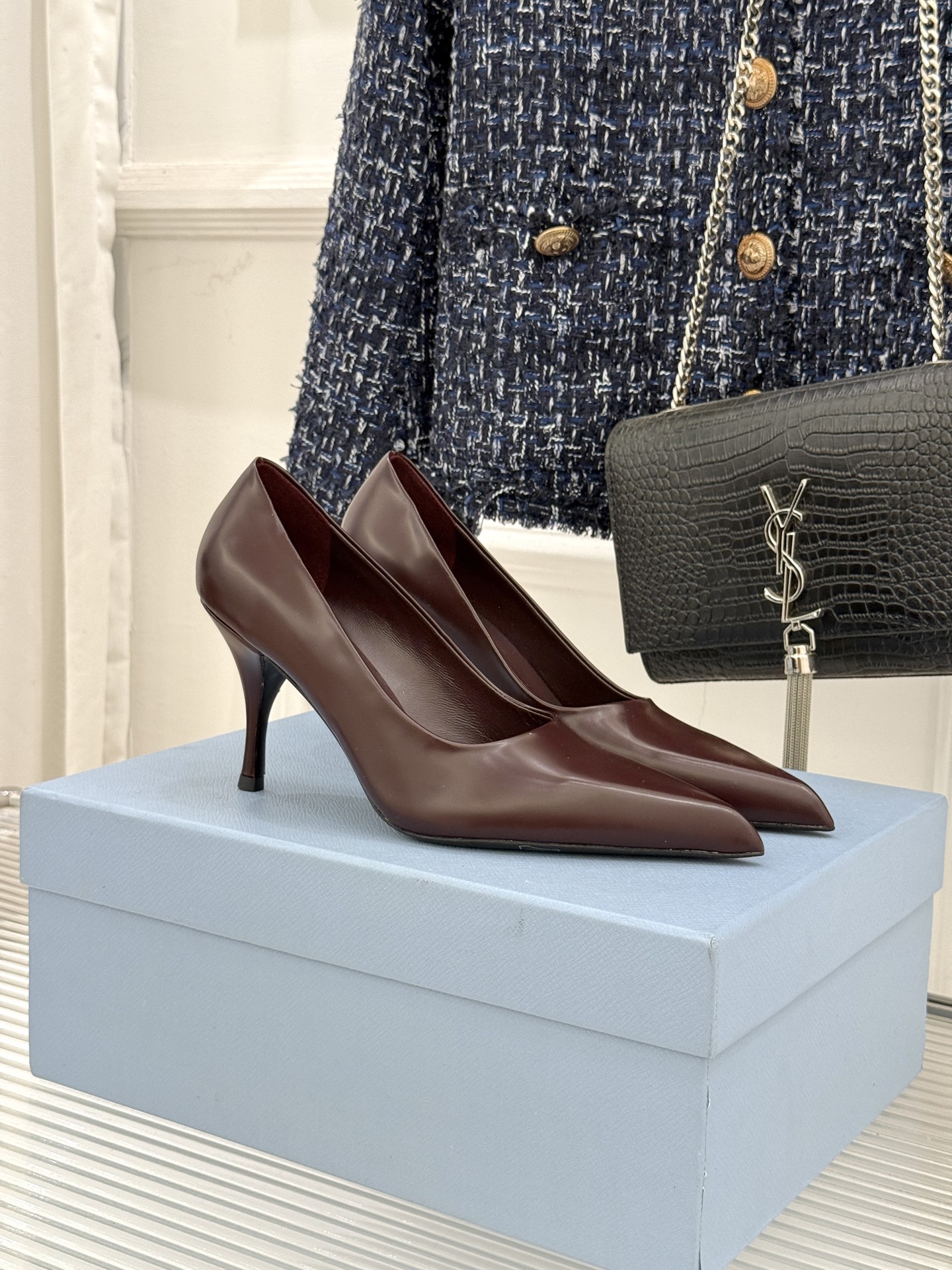 Prada/普拉达经典巴黎时装周明星同款尖头高跟鞋普拉达女王专属名媛望族必备单品面料采用进口开边珠牛皮内