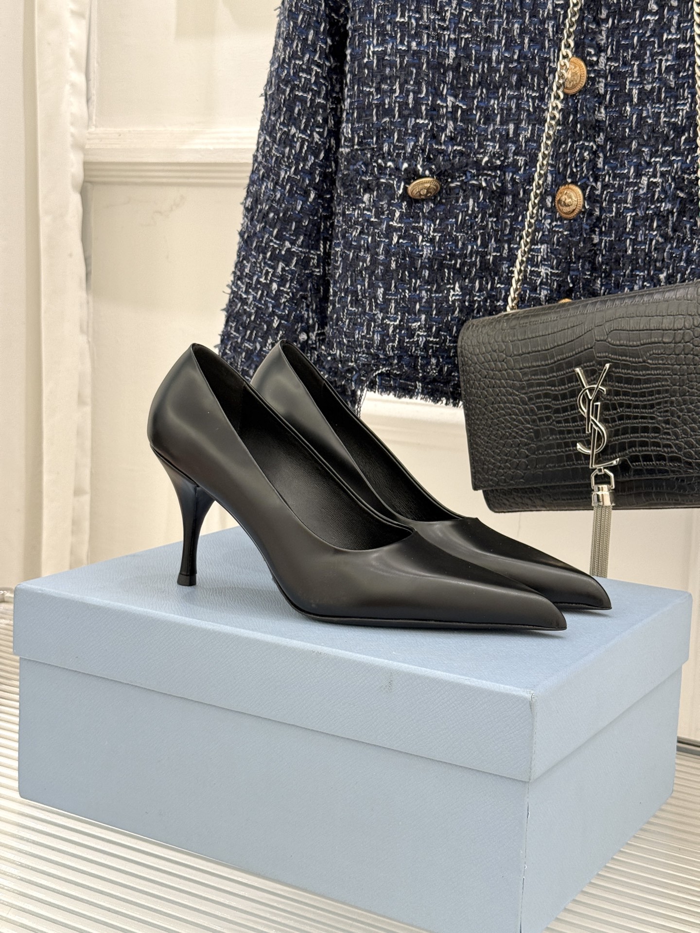 Prada/普拉达经典巴黎时装周明星同款尖头高跟鞋普拉达女王专属名媛望族必备单品面料采用进口开边珠牛皮内