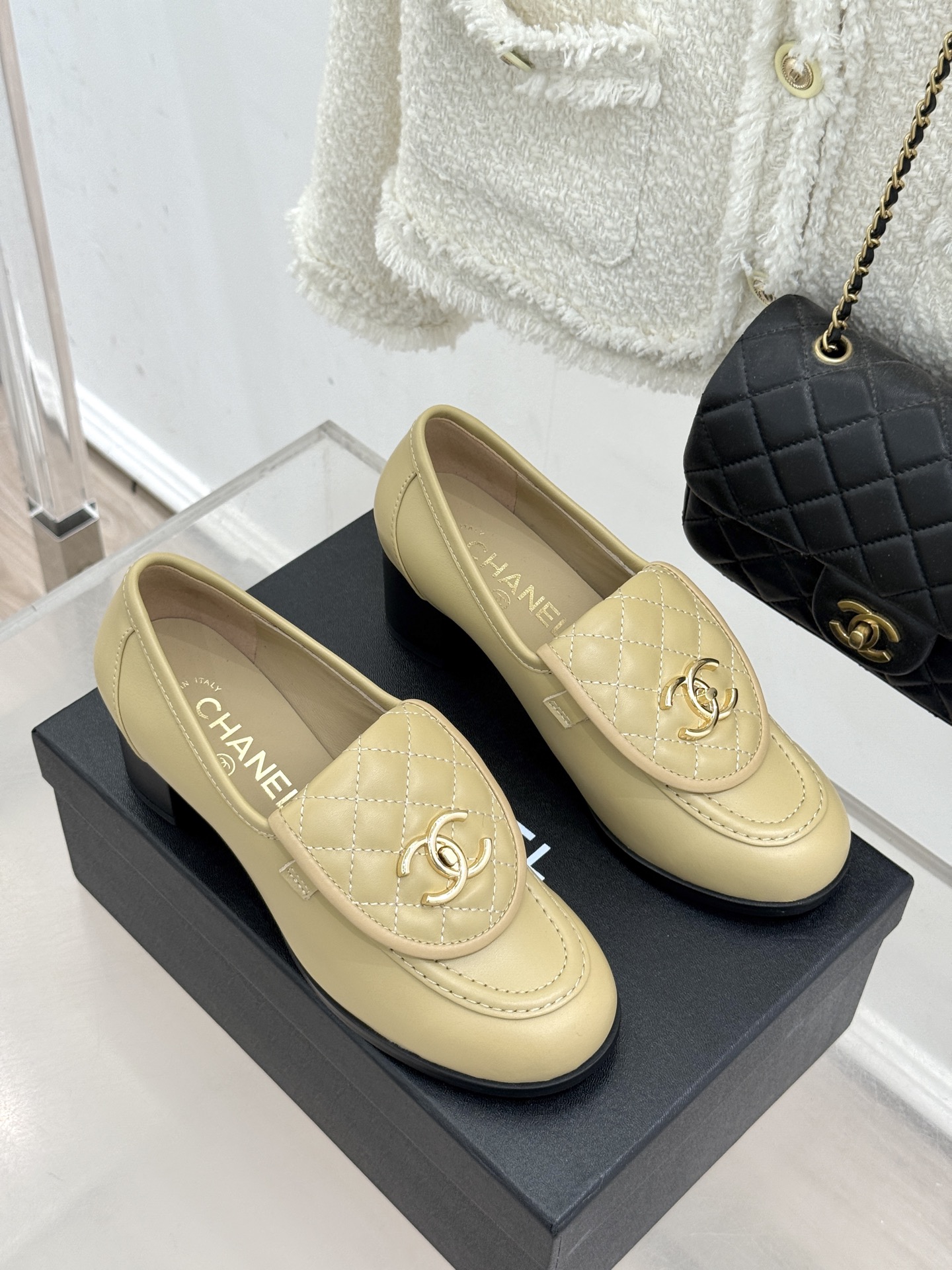 CHANE*｜小香经典双C书包扣翻盖高跟乐福鞋 香小香将百年底蕴注入乐福鞋型经典翻盖设计暗藏巧思标志性双