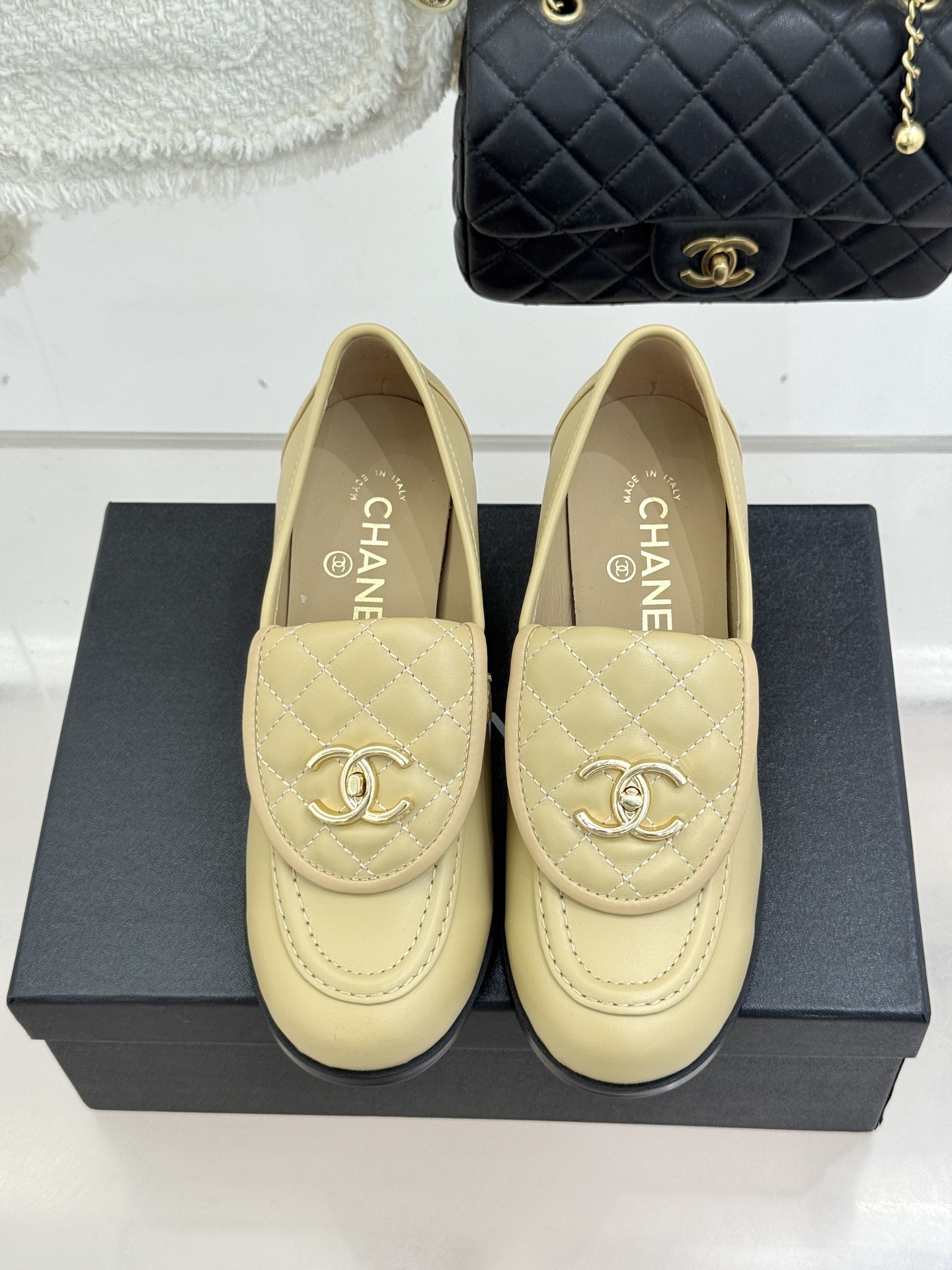 CHANE*｜小香经典双C书包扣翻盖高跟乐福鞋 香小香将百年底蕴注入乐福鞋型经典翻盖设计暗藏巧思标志性双