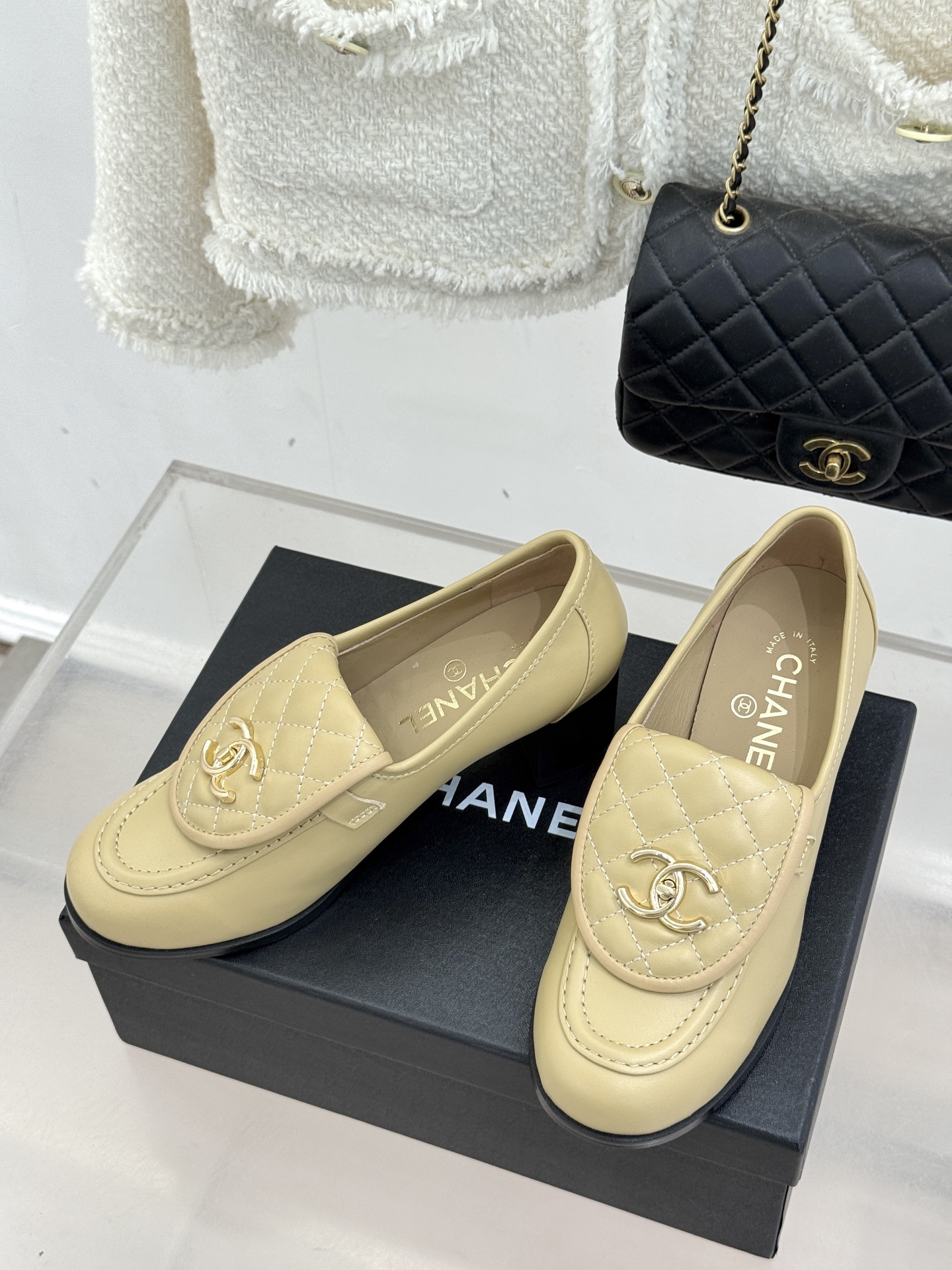 CHANE*｜小香经典双C书包扣翻盖高跟乐福鞋 香小香将百年底蕴注入乐福鞋型经典翻盖设计暗藏巧思标志性双