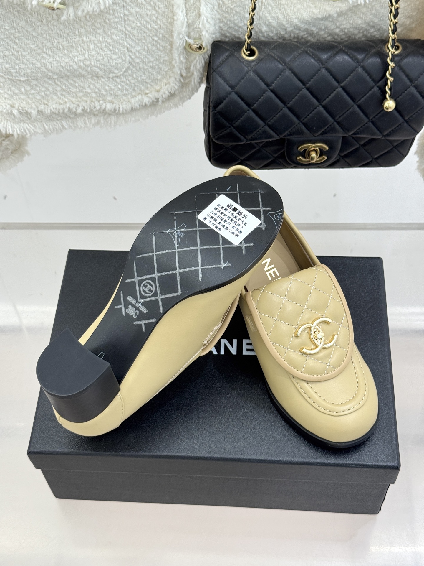 CHANE*｜小香经典双C书包扣翻盖高跟乐福鞋 香小香将百年底蕴注入乐福鞋型经典翻盖设计暗藏巧思标志性双