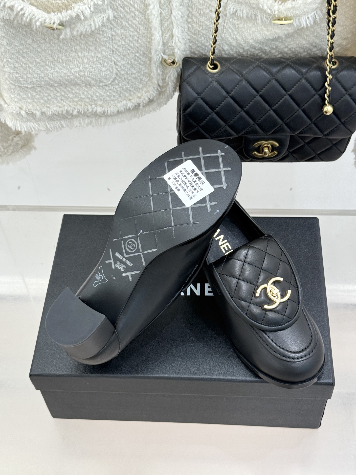 CHANE*｜小香经典双C书包扣翻盖高跟乐福鞋 香小香将百年底蕴注入乐福鞋型经典翻盖设计暗藏巧思标志性双