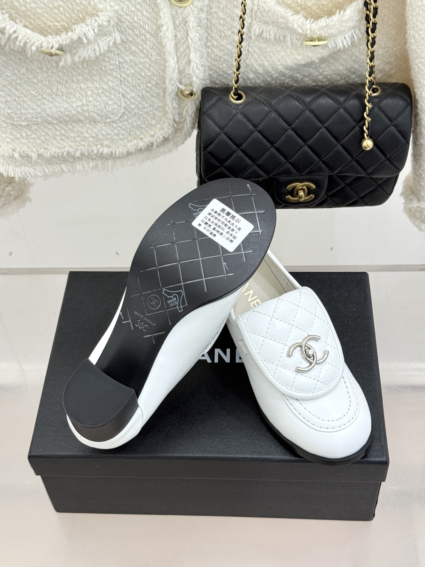 CHANE*｜小香经典双C书包扣翻盖高跟乐福鞋 香小香将百年底蕴注入乐福鞋型经典翻盖设计暗藏巧思标志性双