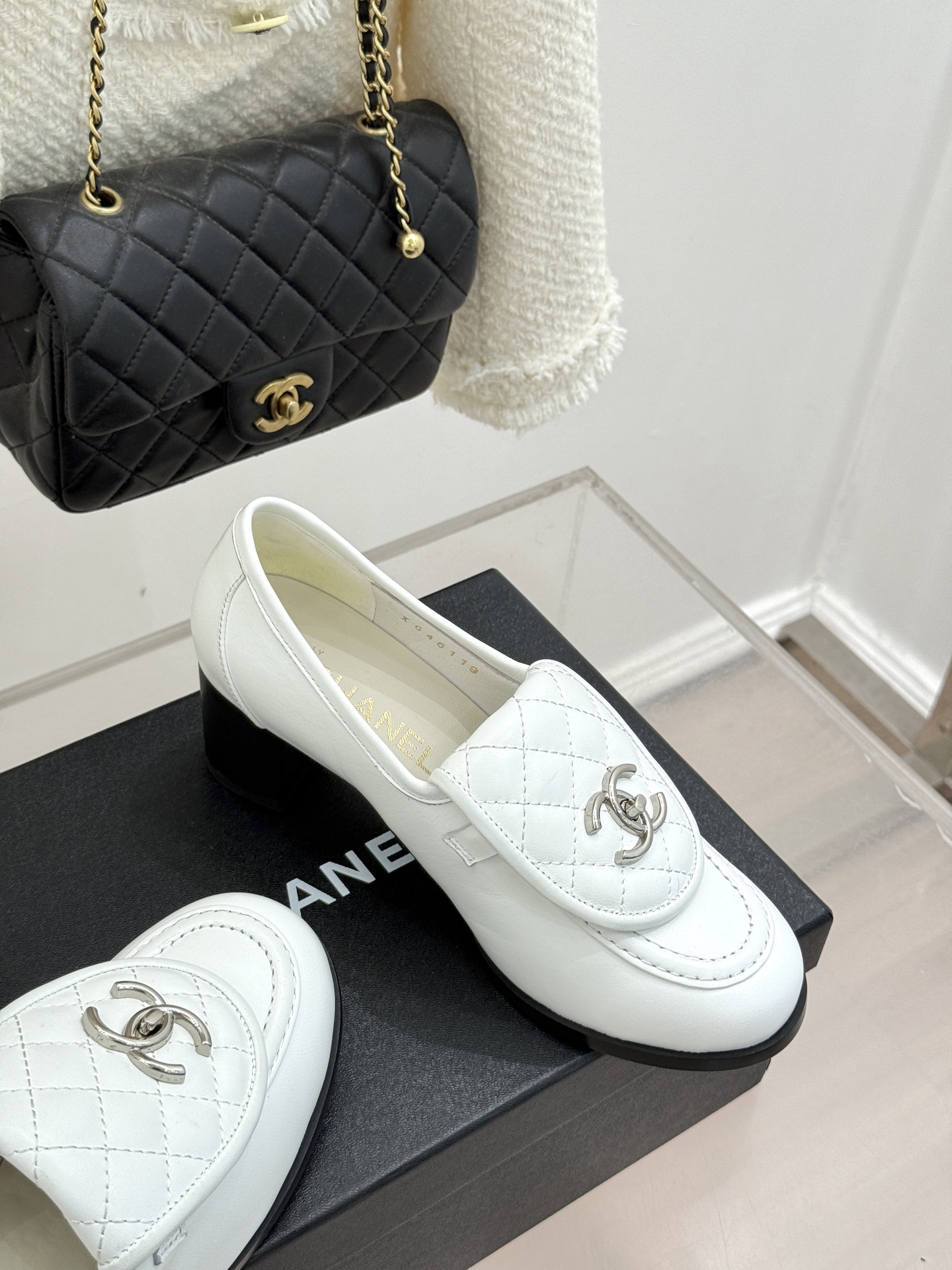 CHANE*｜小香经典双C书包扣翻盖高跟乐福鞋 香小香将百年底蕴注入乐福鞋型经典翻盖设计暗藏巧思标志性双