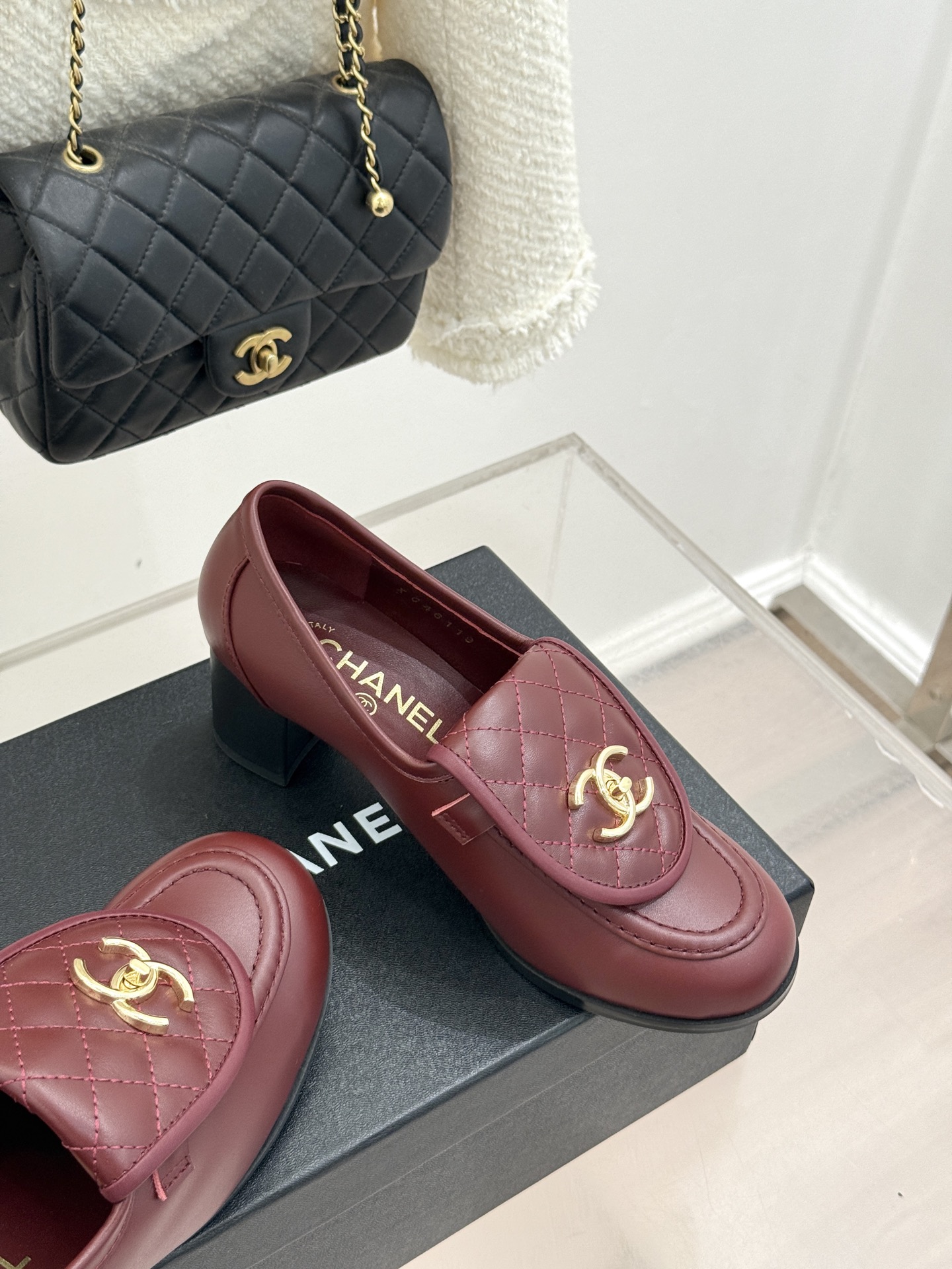 CHANE*｜小香经典双C书包扣翻盖高跟乐福鞋 香小香将百年底蕴注入乐福鞋型经典翻盖设计暗藏巧思标志性双