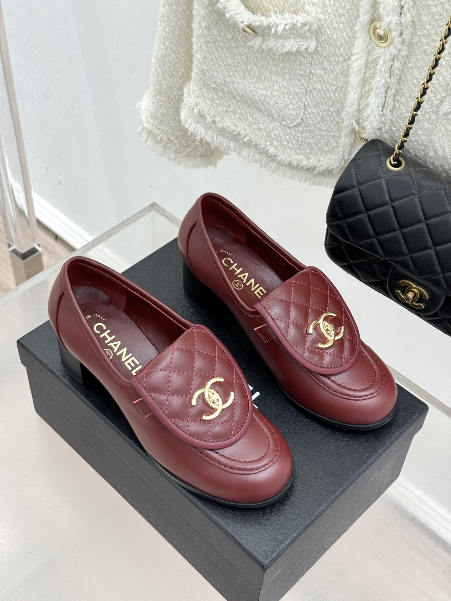 CHANE*｜小香经典双C书包扣翻盖高跟乐福鞋 香小香将百年底蕴注入乐福鞋型经典翻盖设计暗藏巧思标志性双