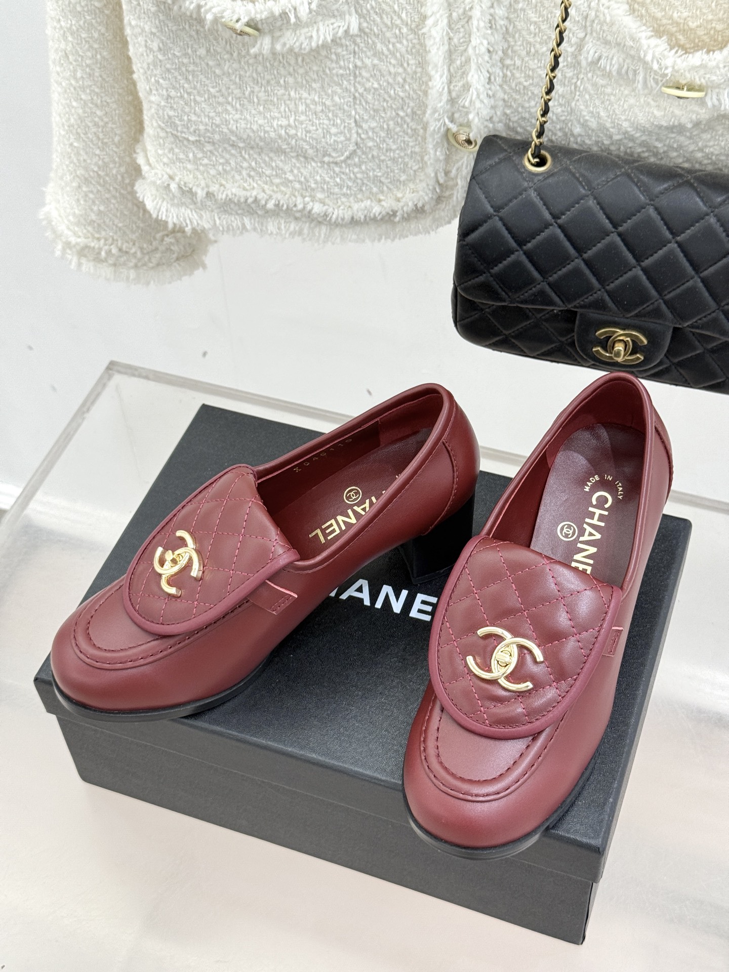 CHANE*｜小香经典双C书包扣翻盖高跟乐福鞋 香小香将百年底蕴注入乐福鞋型经典翻盖设计暗藏巧思标志性双