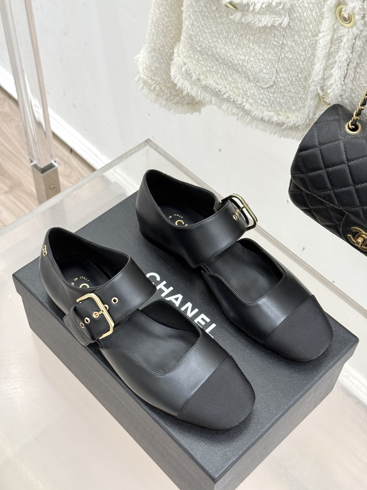 CHANE*｜小香 26P拼色皮带扣平底玛丽珍鞋小香26P早春焕新经典玛丽珍拼色设计碰撞出法式巧思利落高