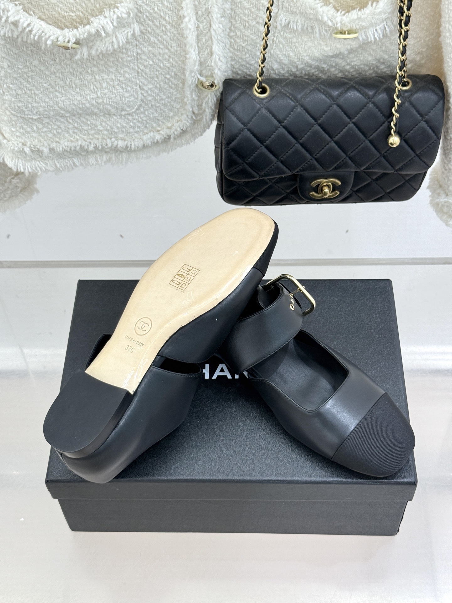 CHANE*｜小香 26P拼色皮带扣平底玛丽珍鞋小香26P早春焕新经典玛丽珍拼色设计碰撞出法式巧思利落高