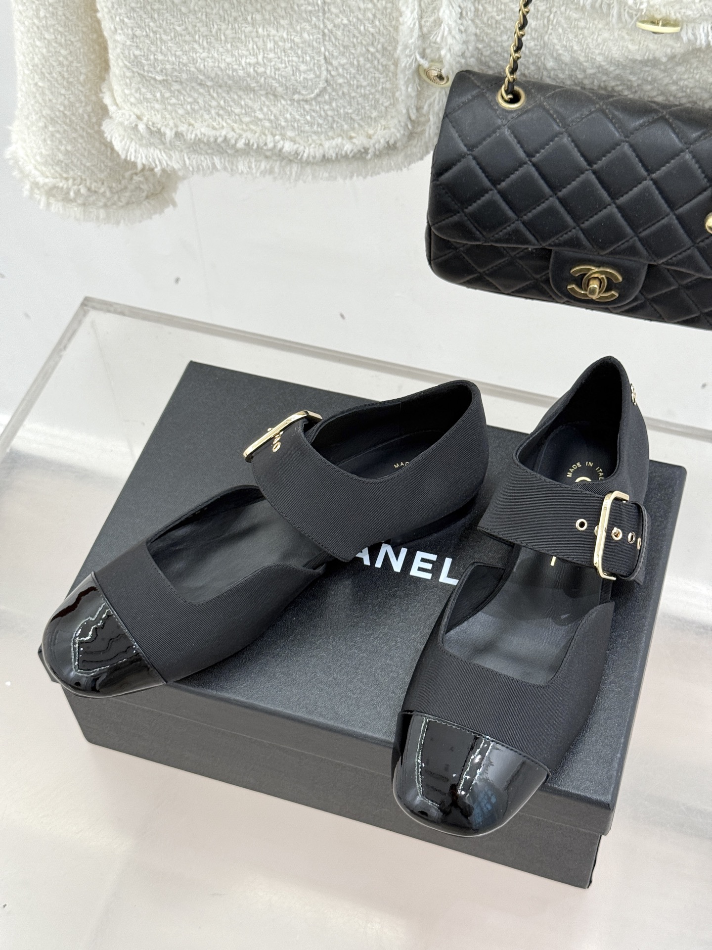 CHANE*｜小香 26P拼色皮带扣平底玛丽珍鞋小香26P早春焕新经典玛丽珍拼色设计碰撞出法式巧思利落高