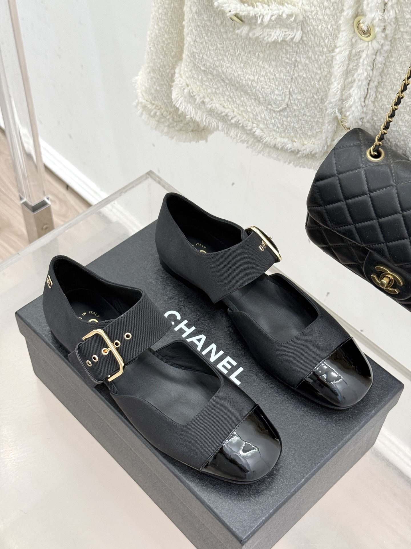 CHANE*｜小香 26P拼色皮带扣平底玛丽珍鞋小香26P早春焕新经典玛丽珍拼色设计碰撞出法式巧思利落高