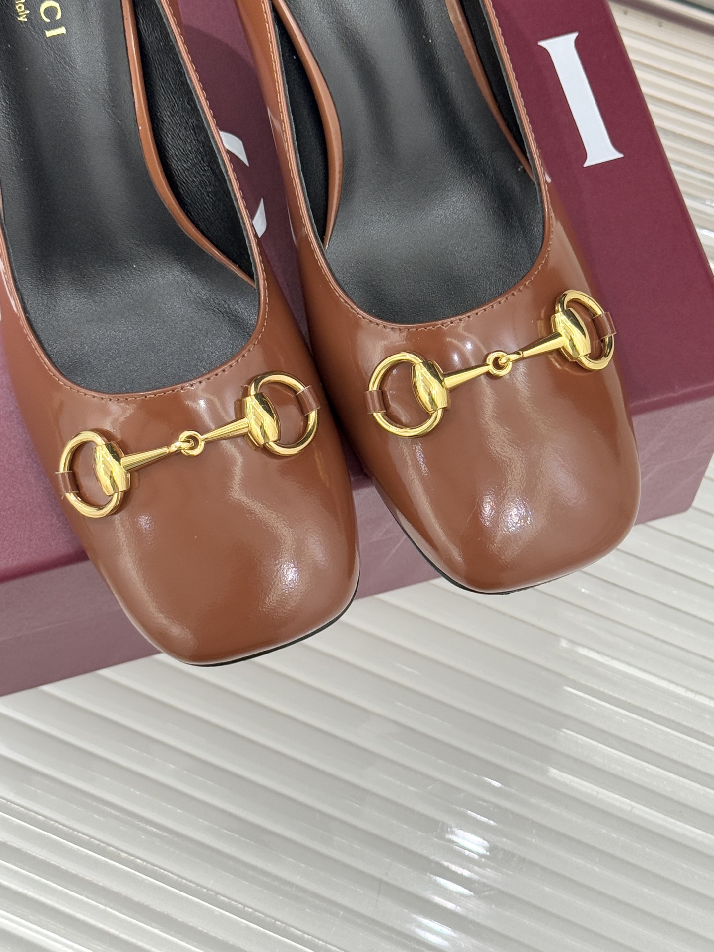 Gucci/古驰经典马衔扣粗跟高跟鞋单鞋溯源品牌百年马术本源以标志性马衔扣焕新诠释经典金属饰件凝萃低调奢